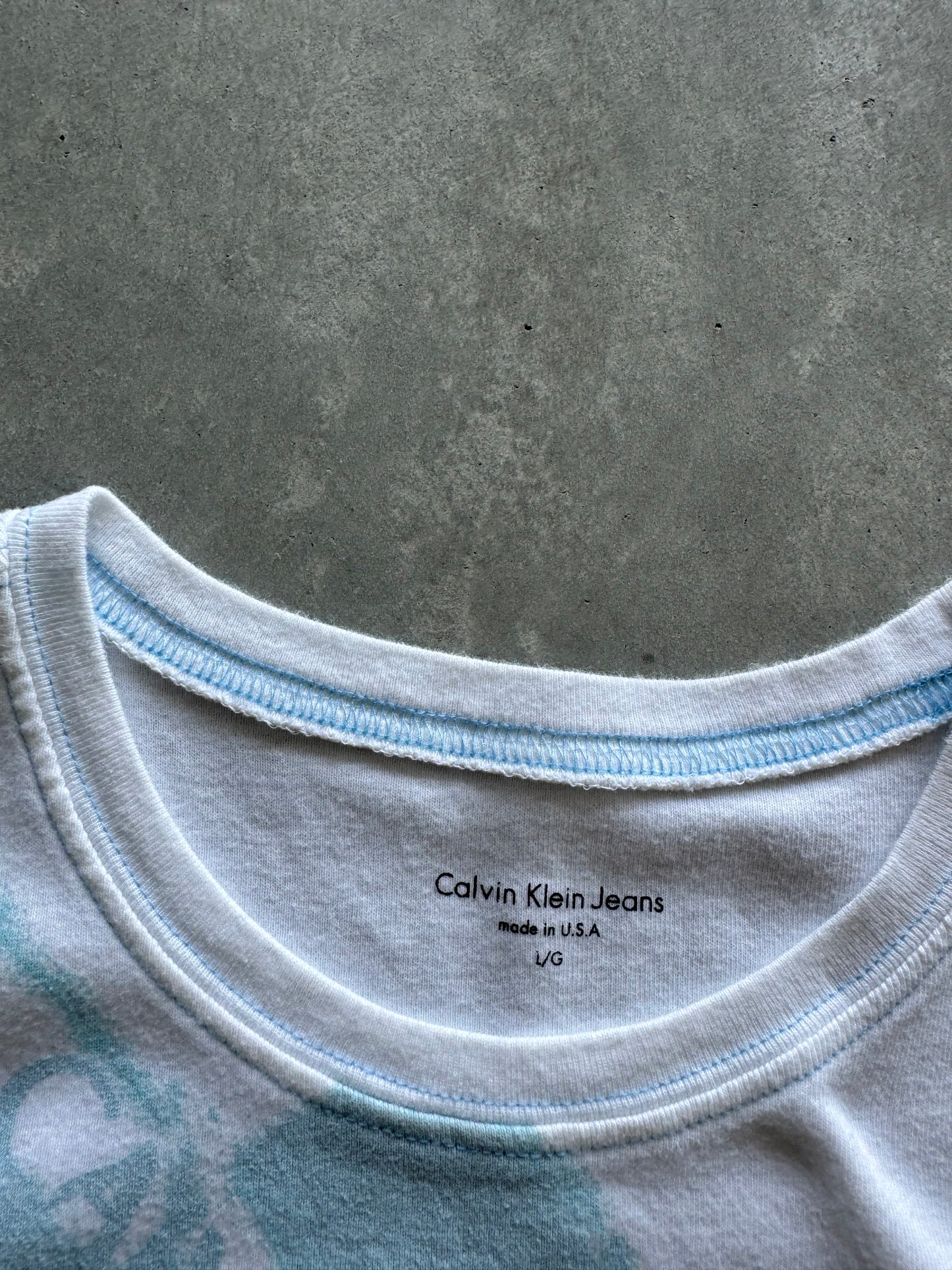 Vintage Calvin Klein Women’s Tee - L