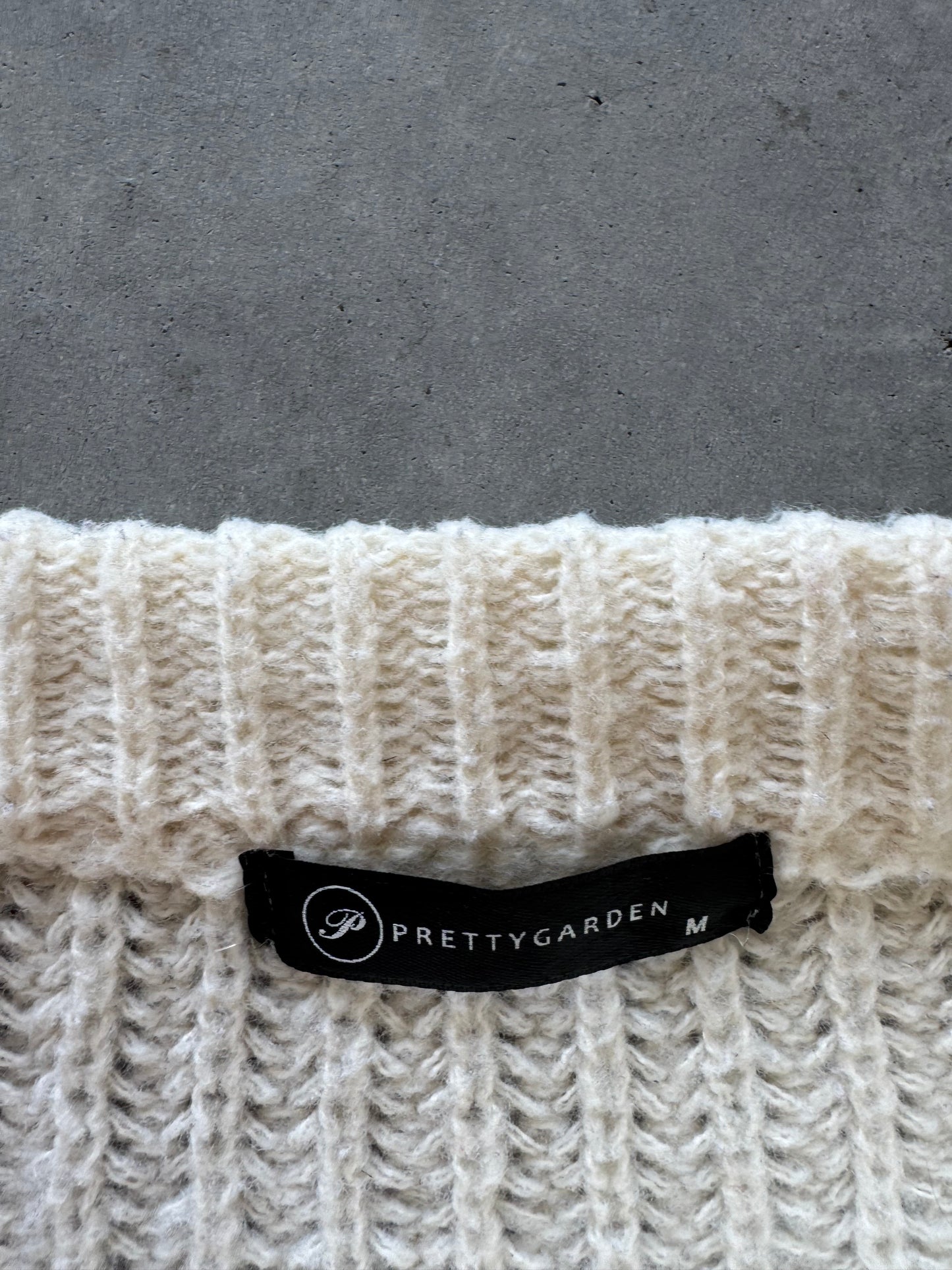 Oversized Knit Sweater - M