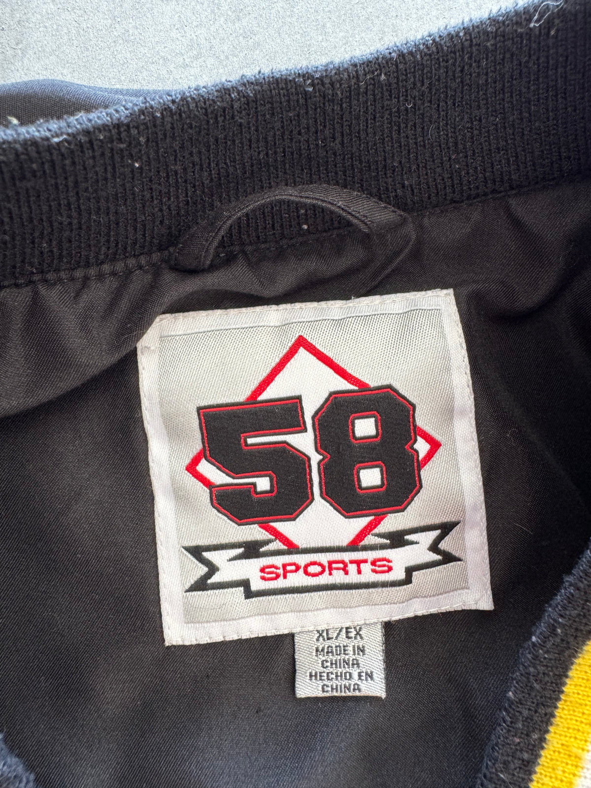 Vintage Iowa Hawkeyes Windbreaker - XL