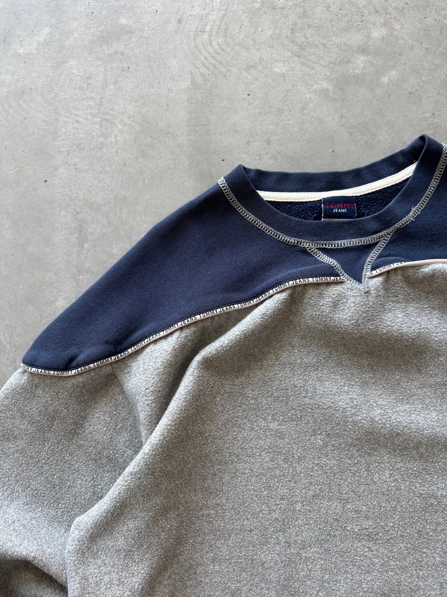 Vintage Tommy Hilfiger Sweatshirt - XL