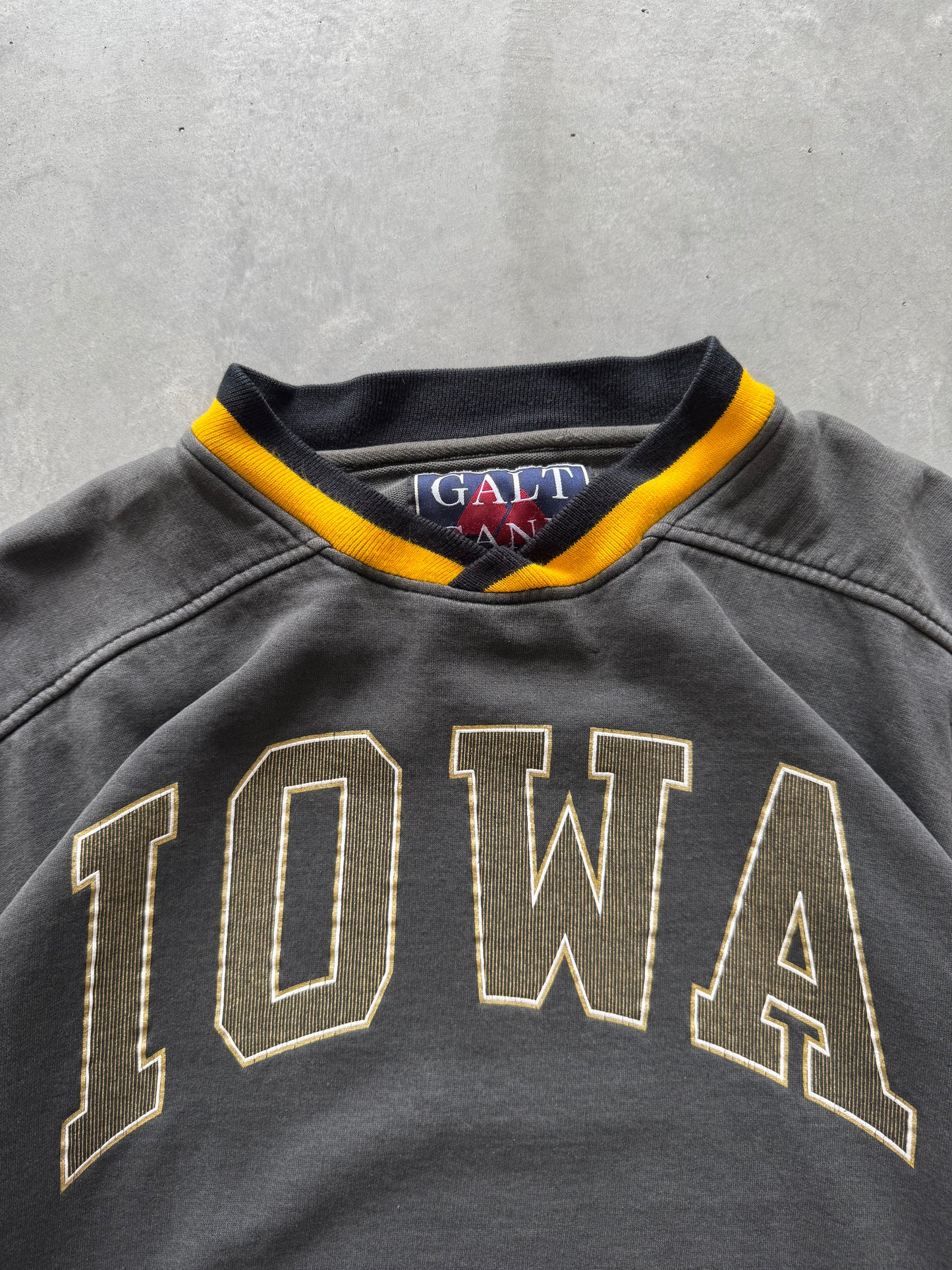 Vintage 90s Iowa Hawkeyes Sweatshirt - L