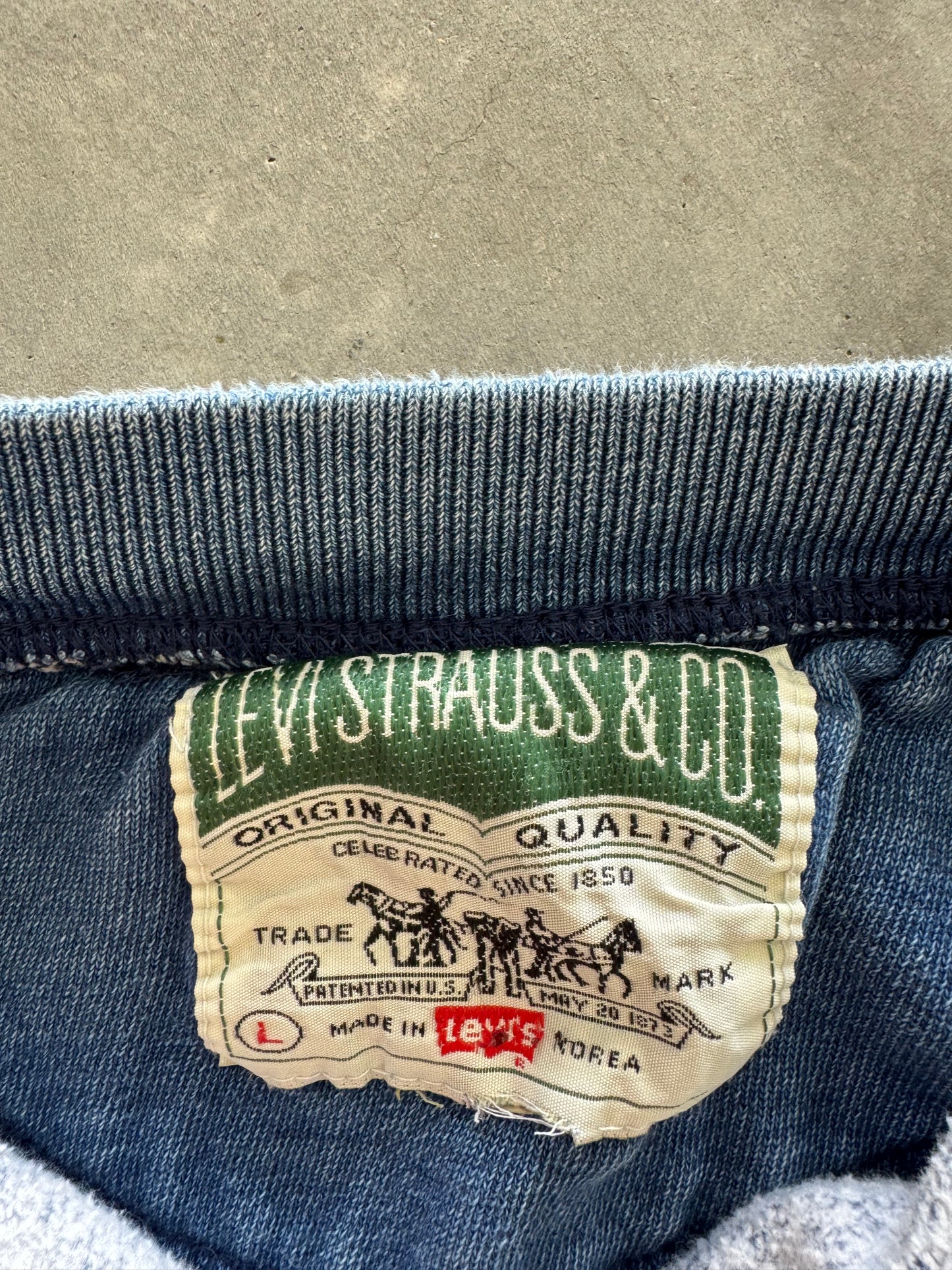 Vintage 90s Levi Sweatshirt - L