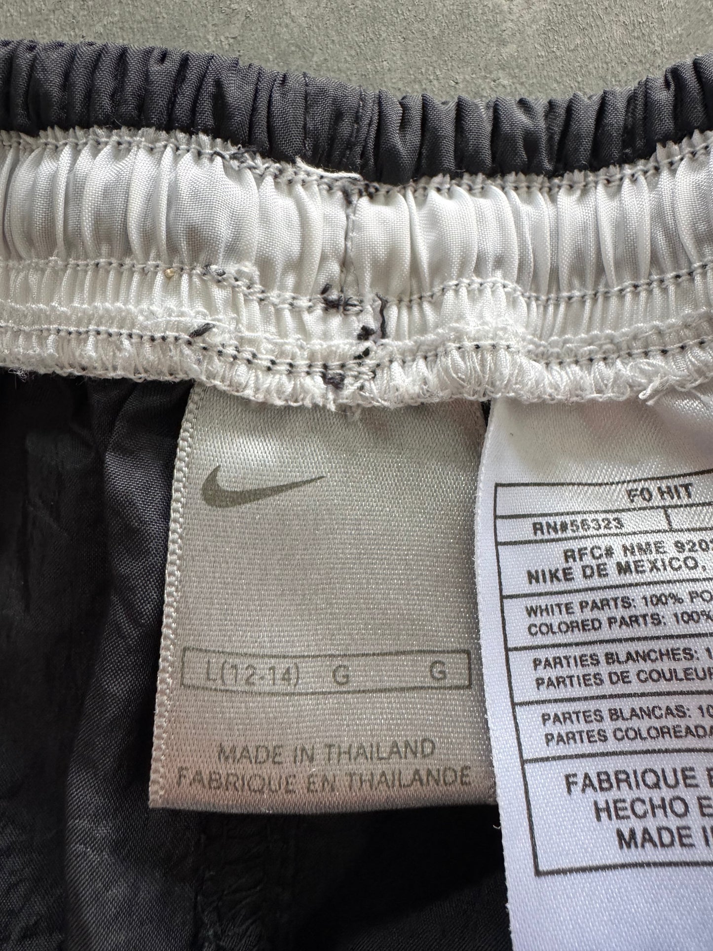 Vintage 00s Nike Track Shorts - L