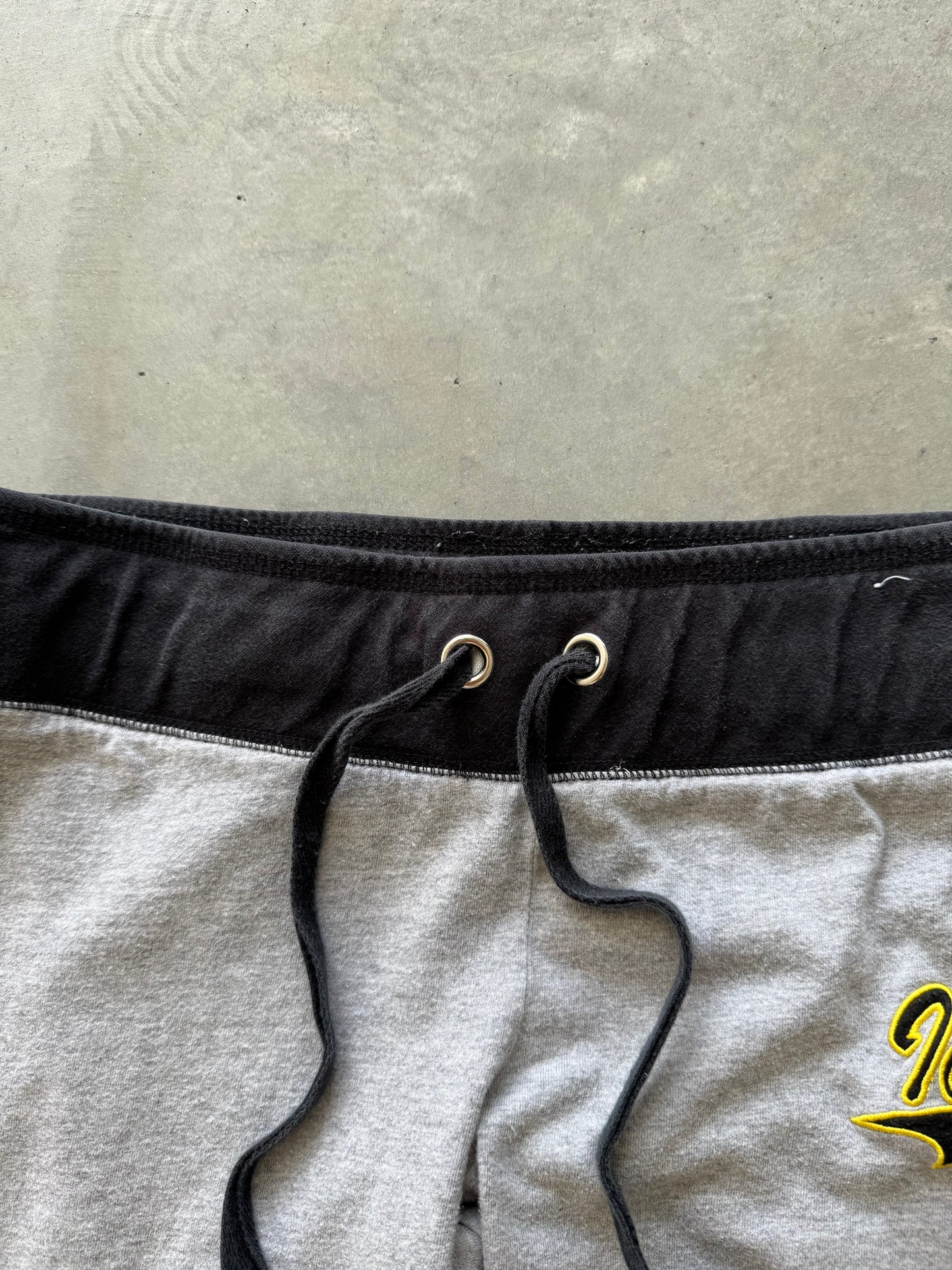 Vintage Y2K Iowa Hawkeyes Women’s Pants - L