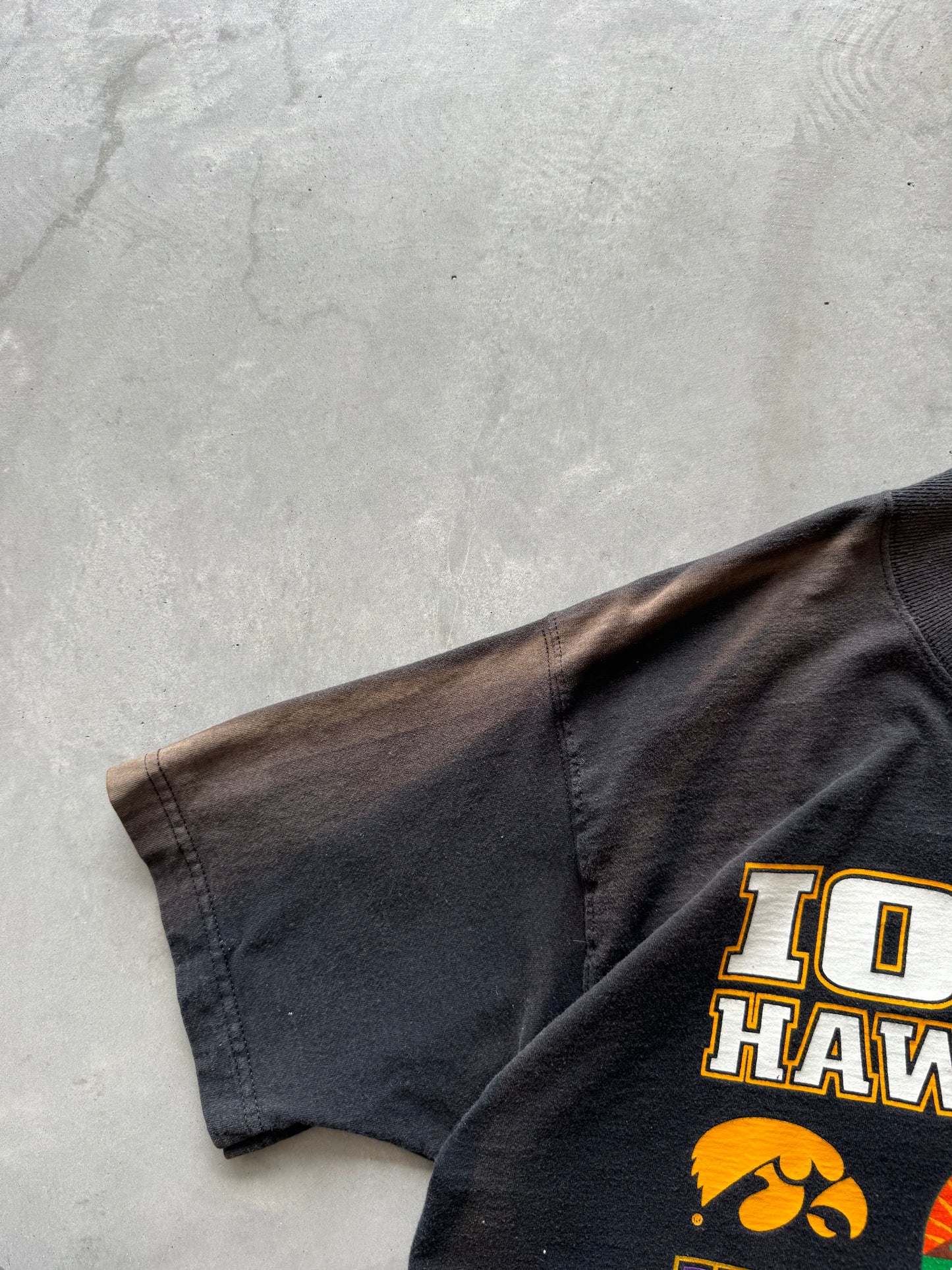 Vintage 90s Iowa Hawkeyes Tee - L
