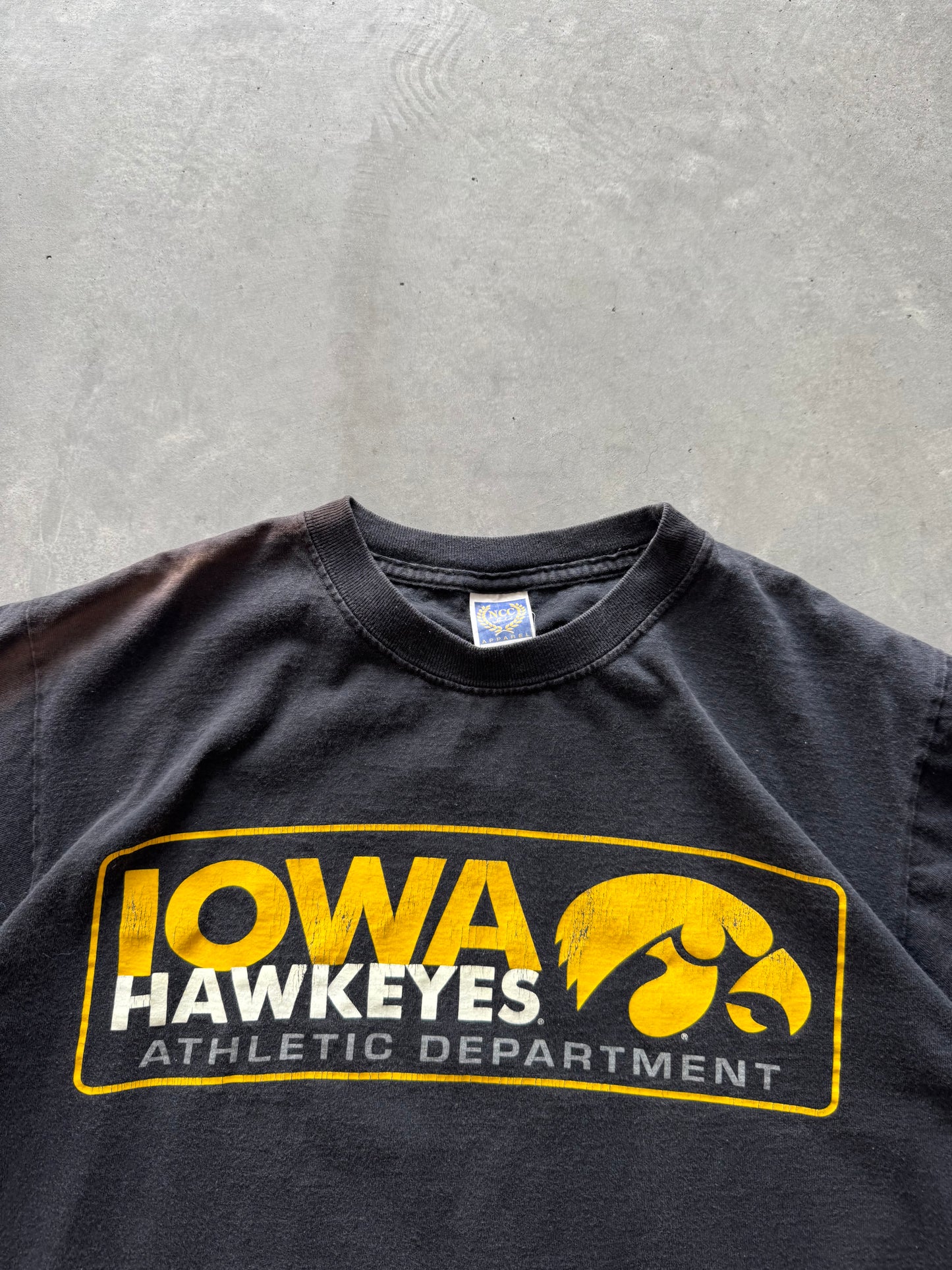 Vintage Iowa Hawkeyes Athletic Dept. Tee - M