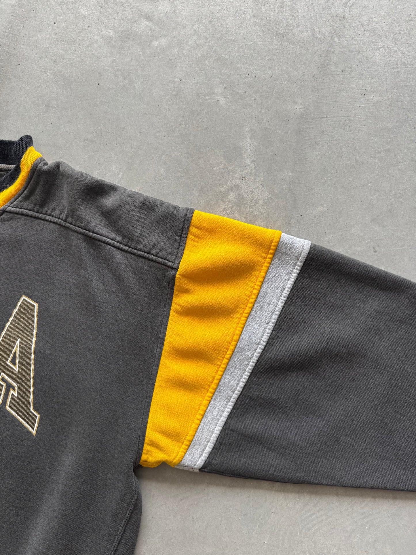 Vintage 90s Iowa Hawkeyes Sweatshirt - L