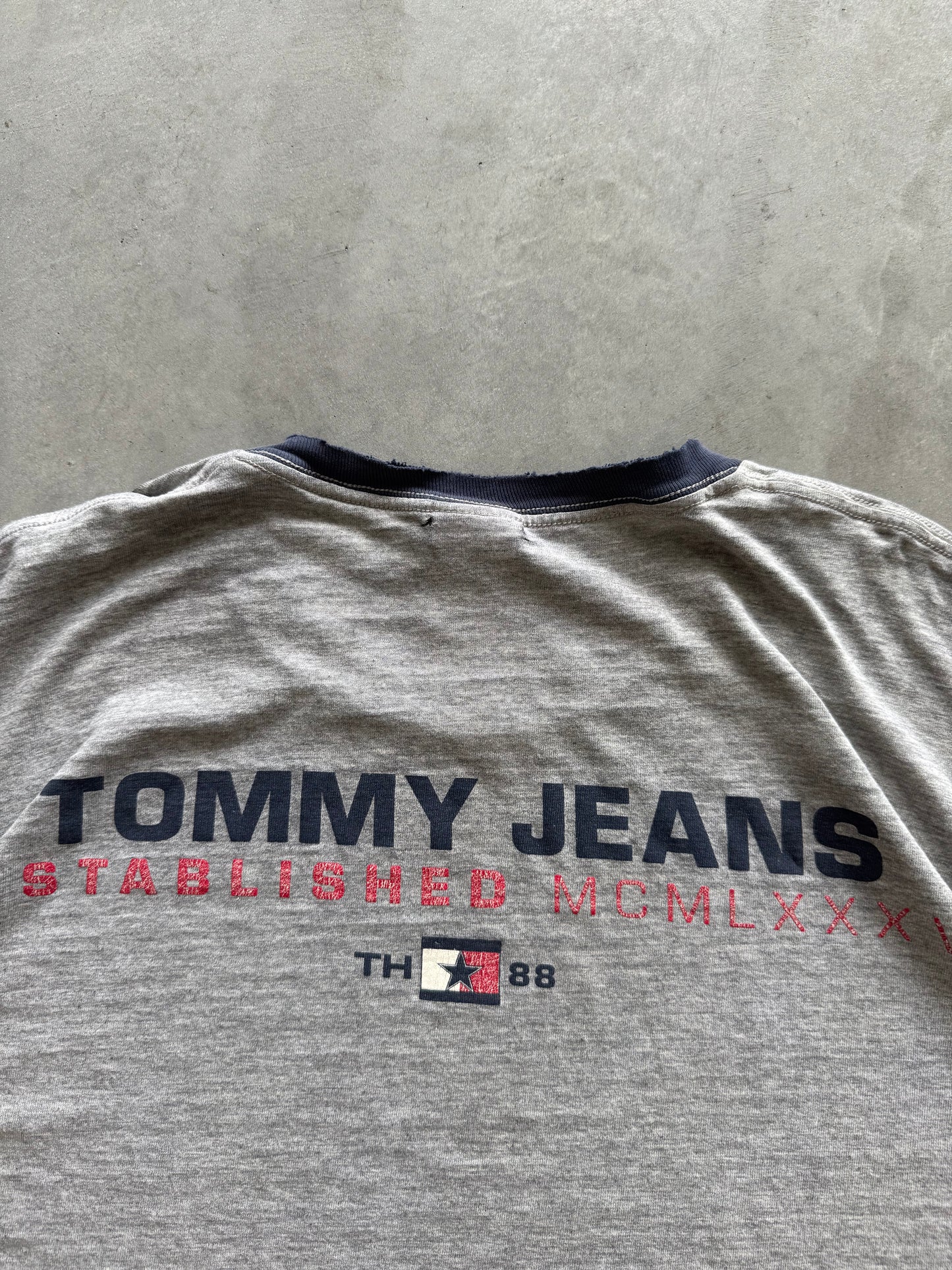 Vintage Tommy Hilfiger Tee - XL