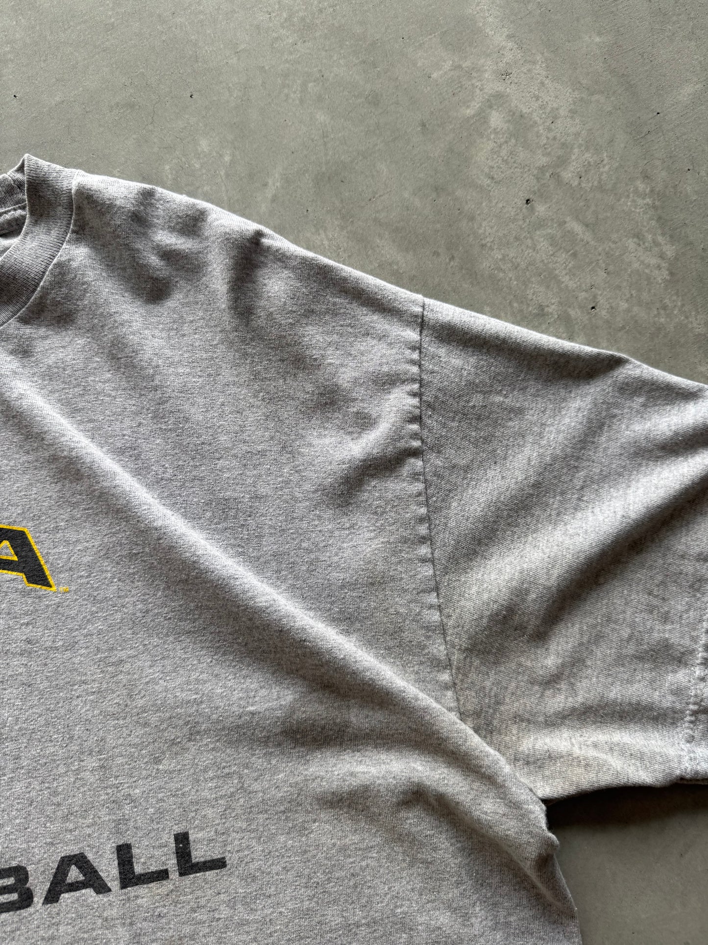 Vintage Iowa Hawkeyes Basketball Tee - XL