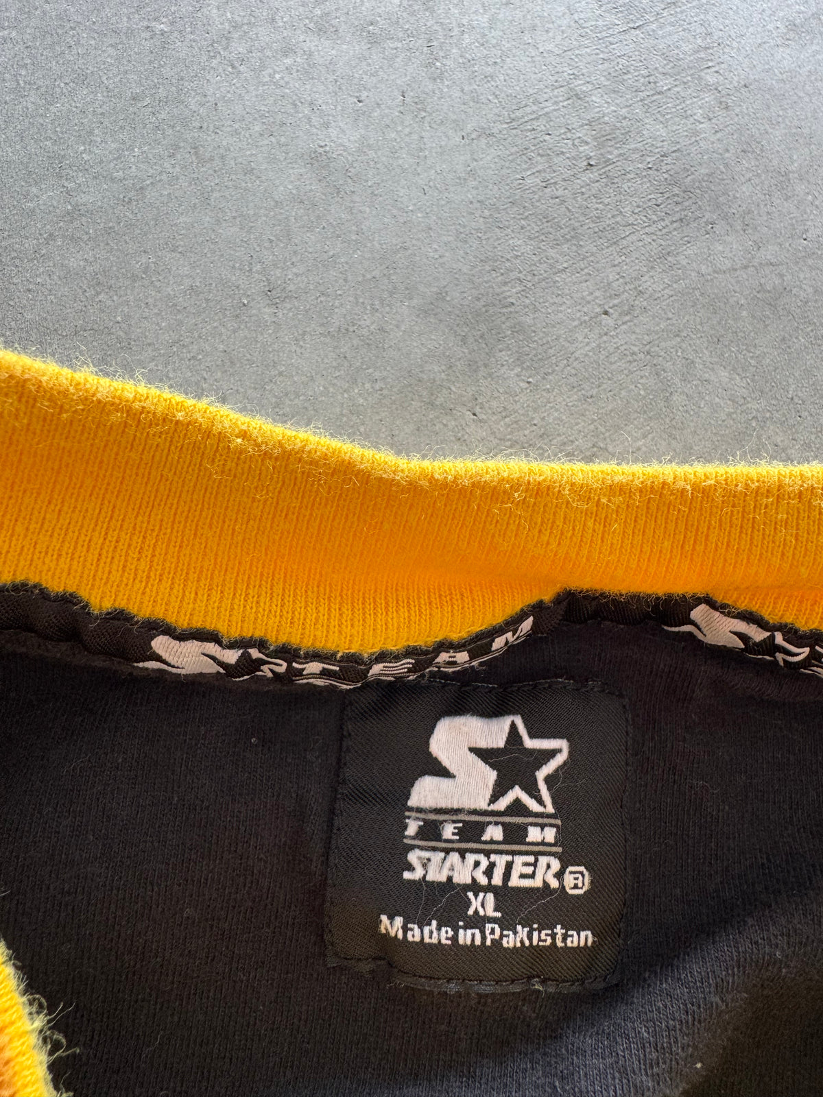 Vintage 90s Starter Iowa Hawkeyes Tee - XL