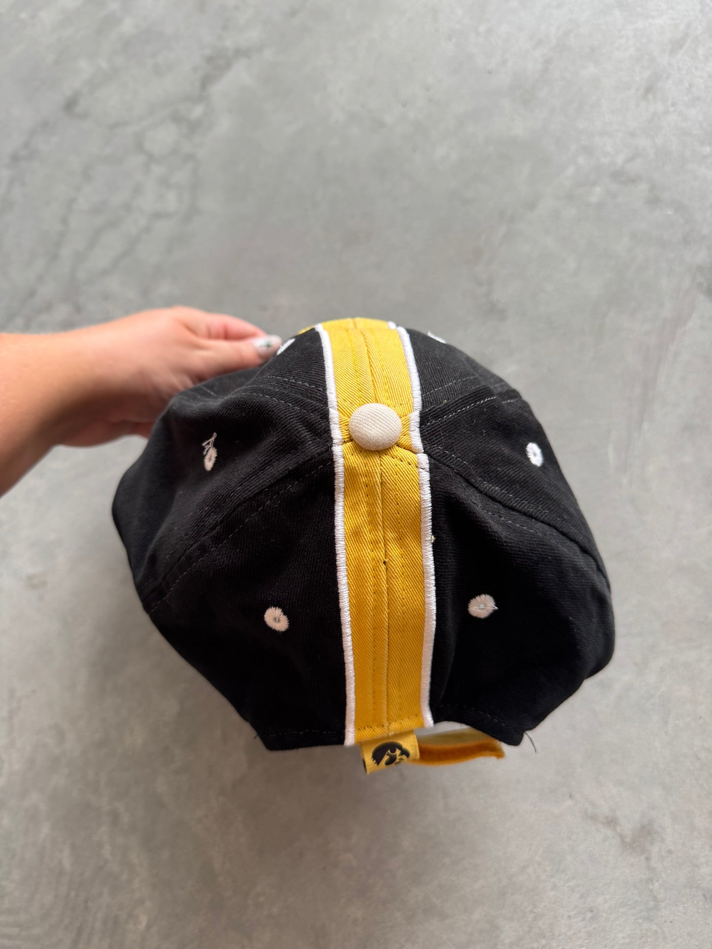 Vintage Iowa Hawkeyes Hat