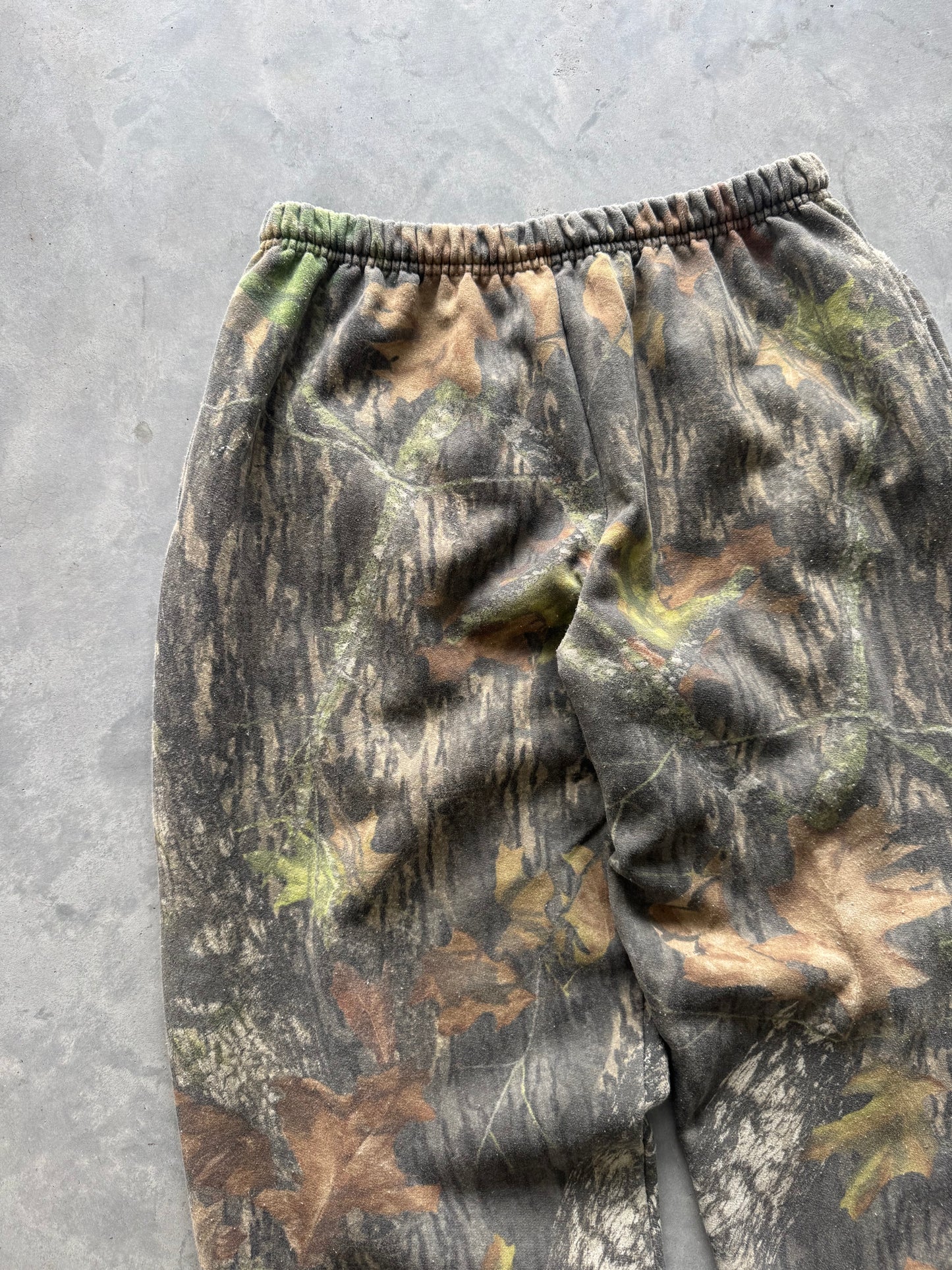 Vintage Jerzees Outdoors Camo Sweatpants - L