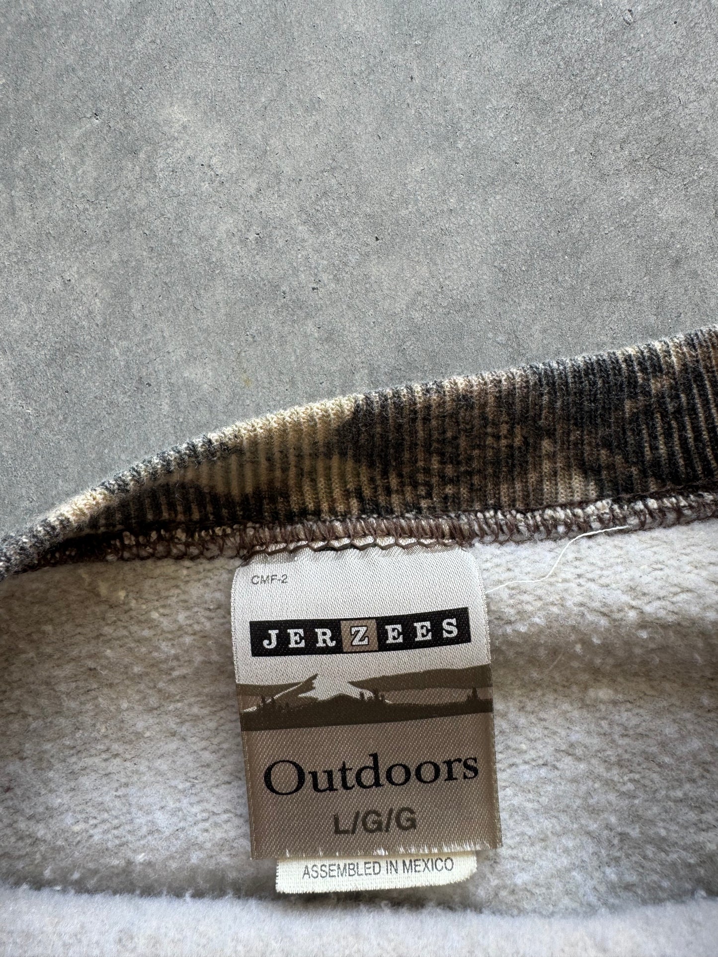 Vintage Jerzees Outdoors Sweatshirt - L
