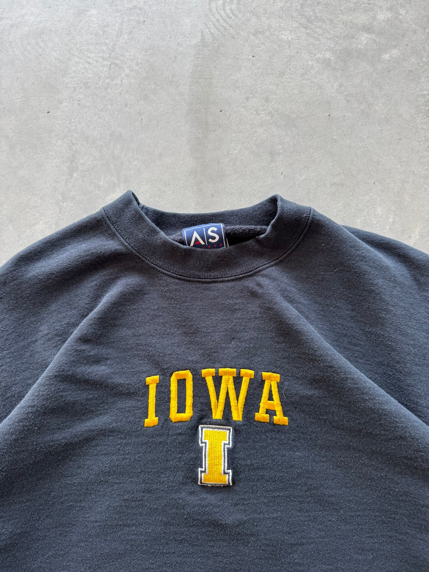 Vintage Iowa Hawkeyes Sweatshirt - XL