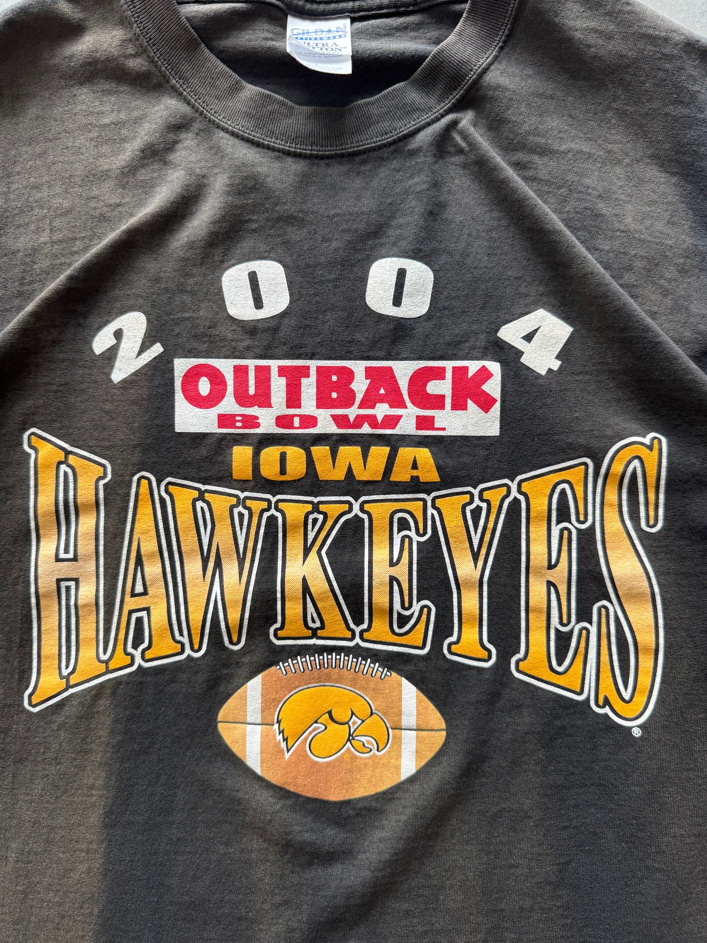 Vintage 2004 Iowa Hawkeyes Bowl Game Tee - L