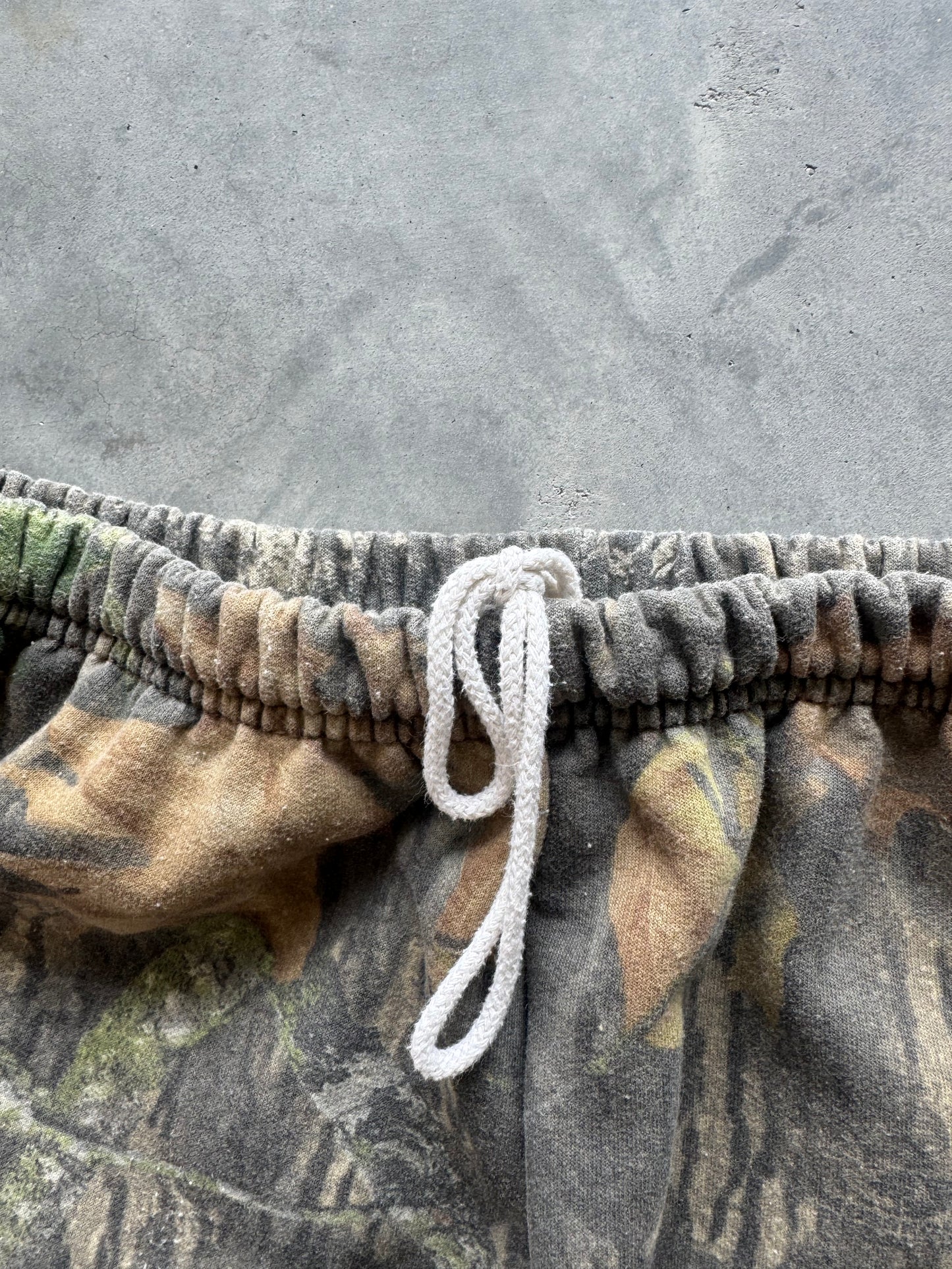 Vintage Jerzees Outdoors Camo Sweatpants - L