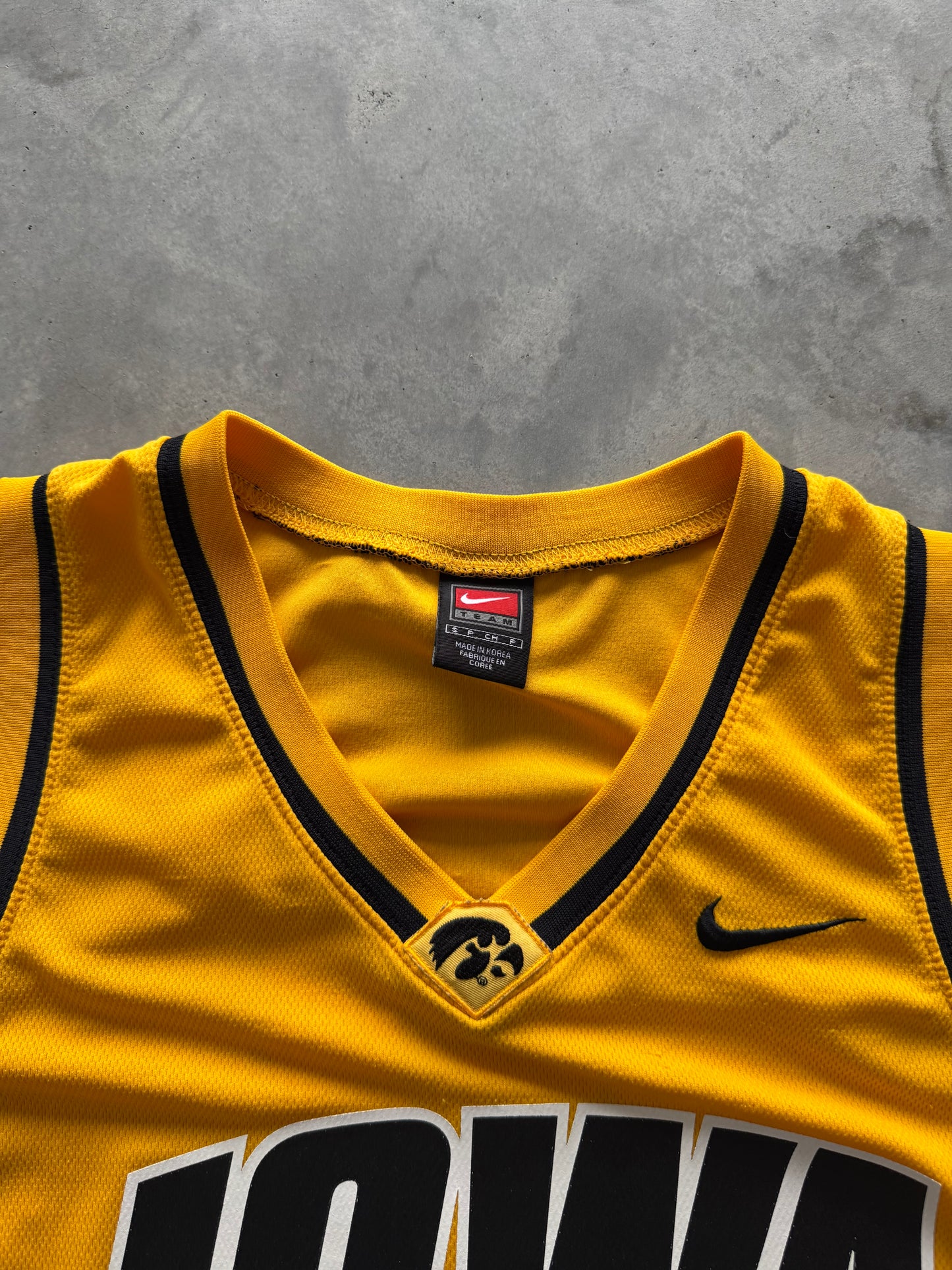Vintage Nike Iowa Hawkeyes Basketball Jersey - S