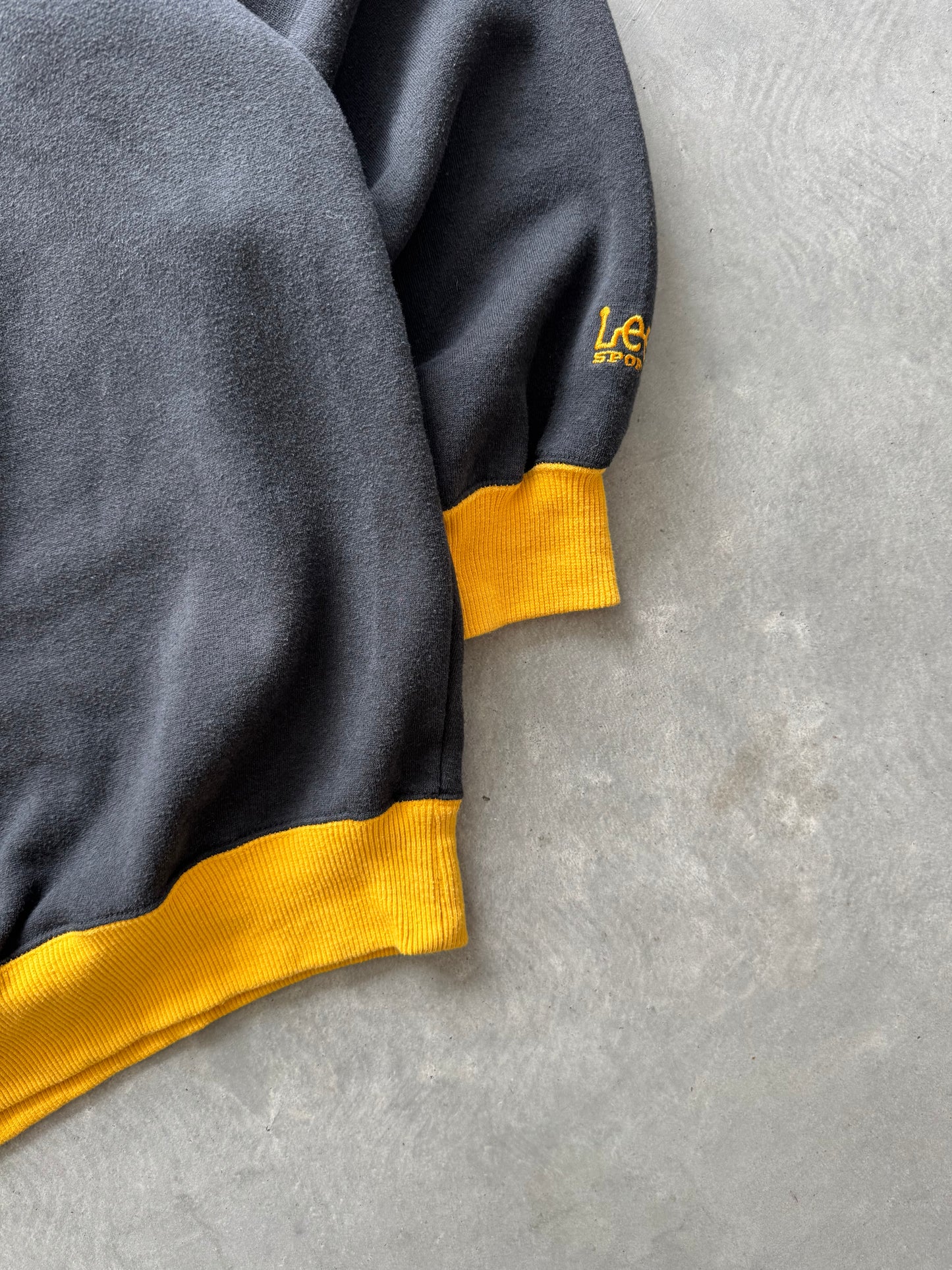 Vintage Iowa Hawkeyes Lee Sport Sweatshirt - XL