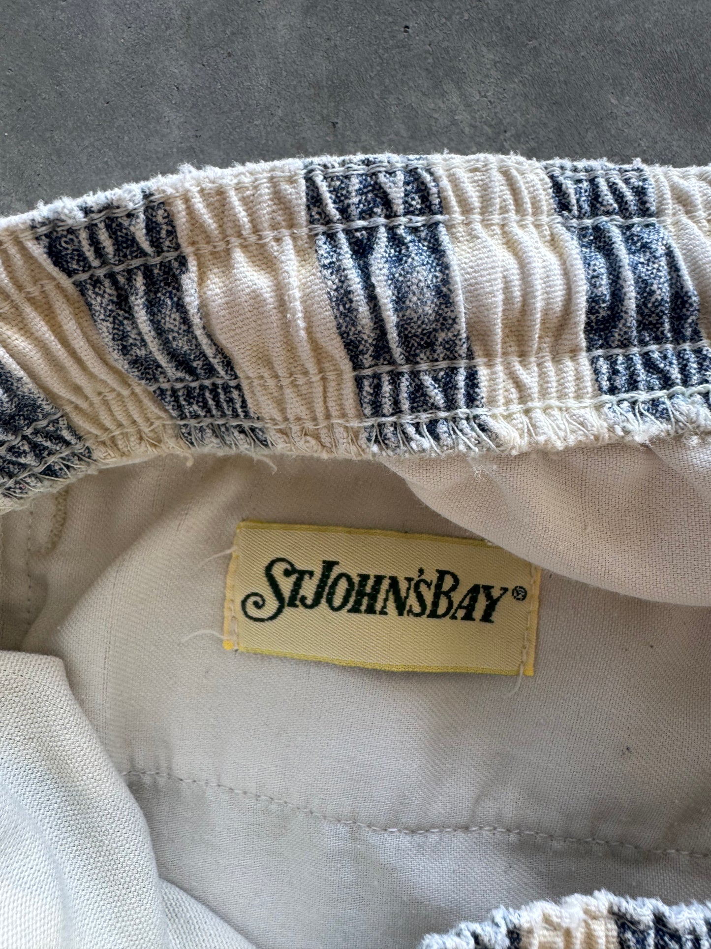 Vintage St. John’s Bag Striped Shorts - L