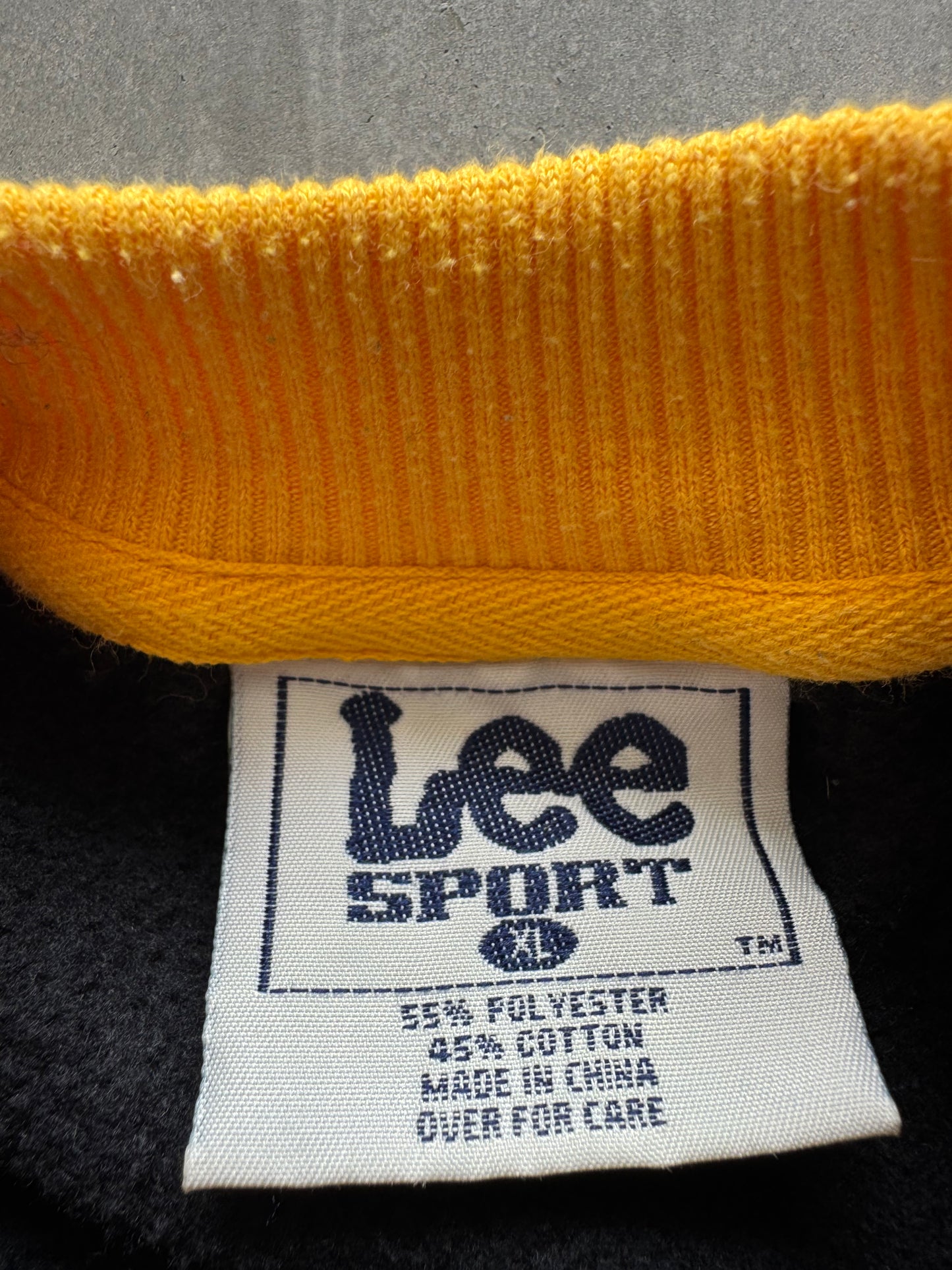 Vintage Iowa Hawkeyes Lee Sport Sweatshirt - XL