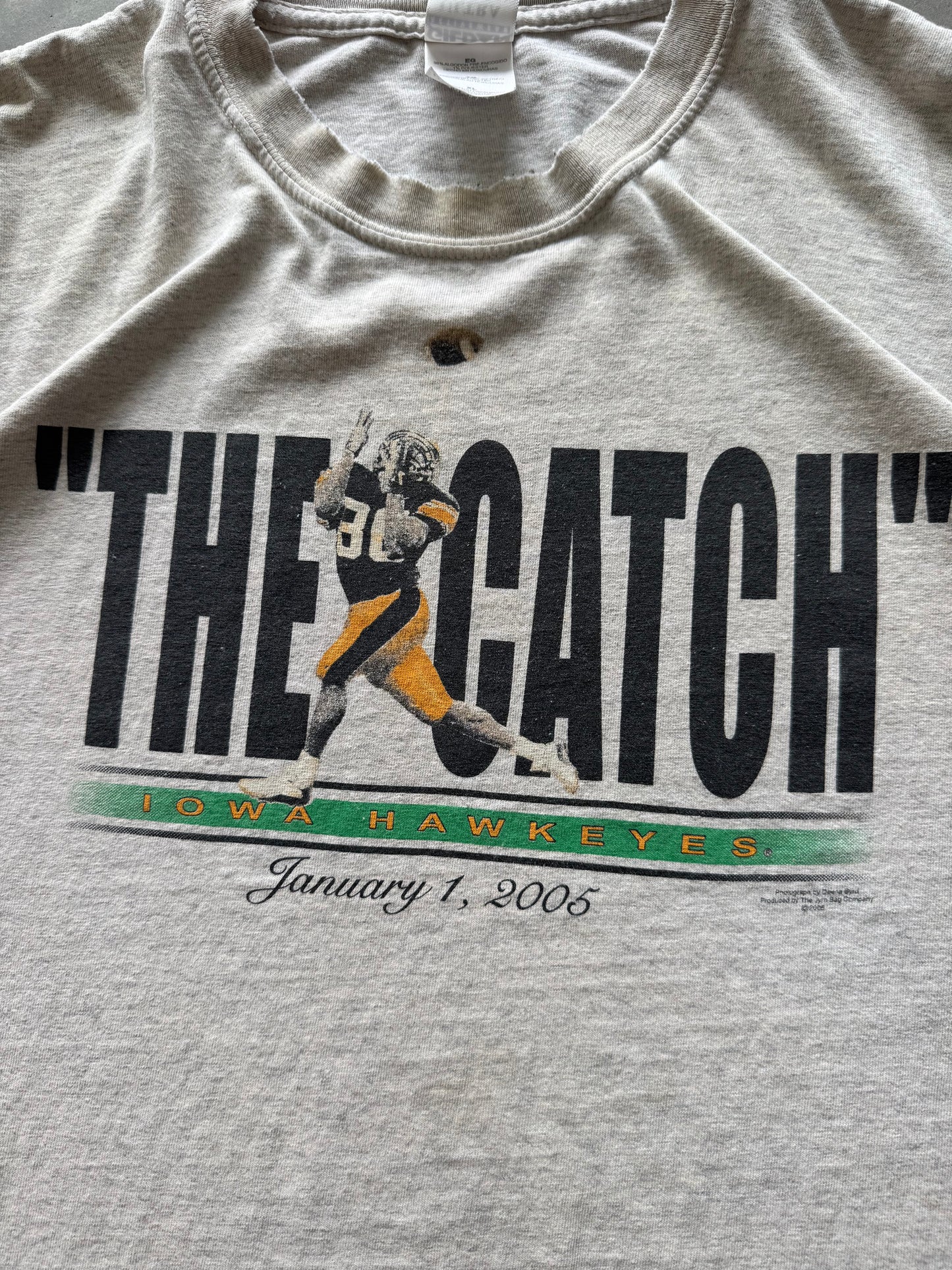 Vintage Iowa Hawkeyes “The Catch” Tee - XL