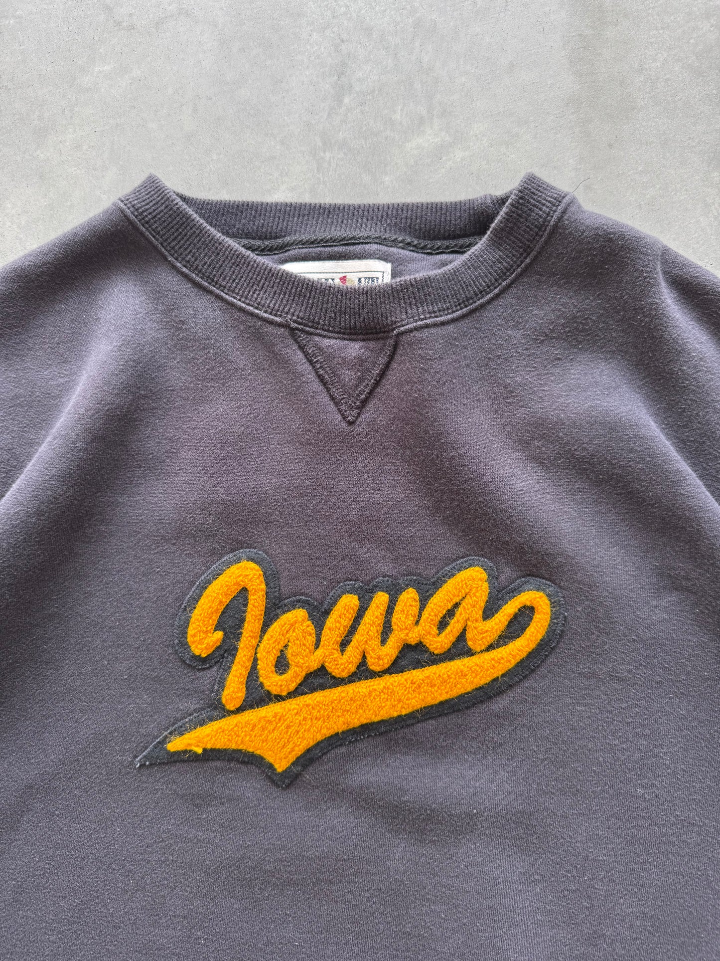 Vintage Iowa Hawkeyes Sweatshirt - XXL