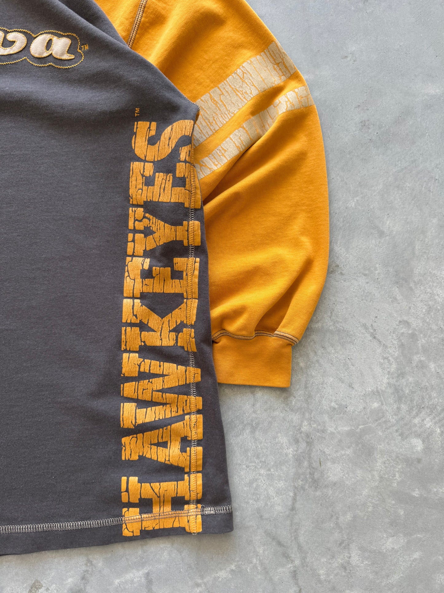 Vintage Iowa Hawkeyes Longsleeve - XL