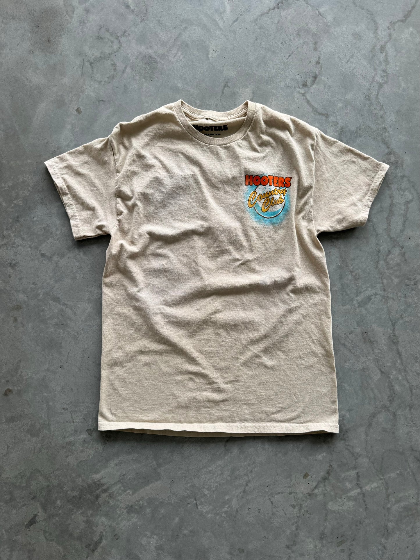 Hooters Country Club Tee - M