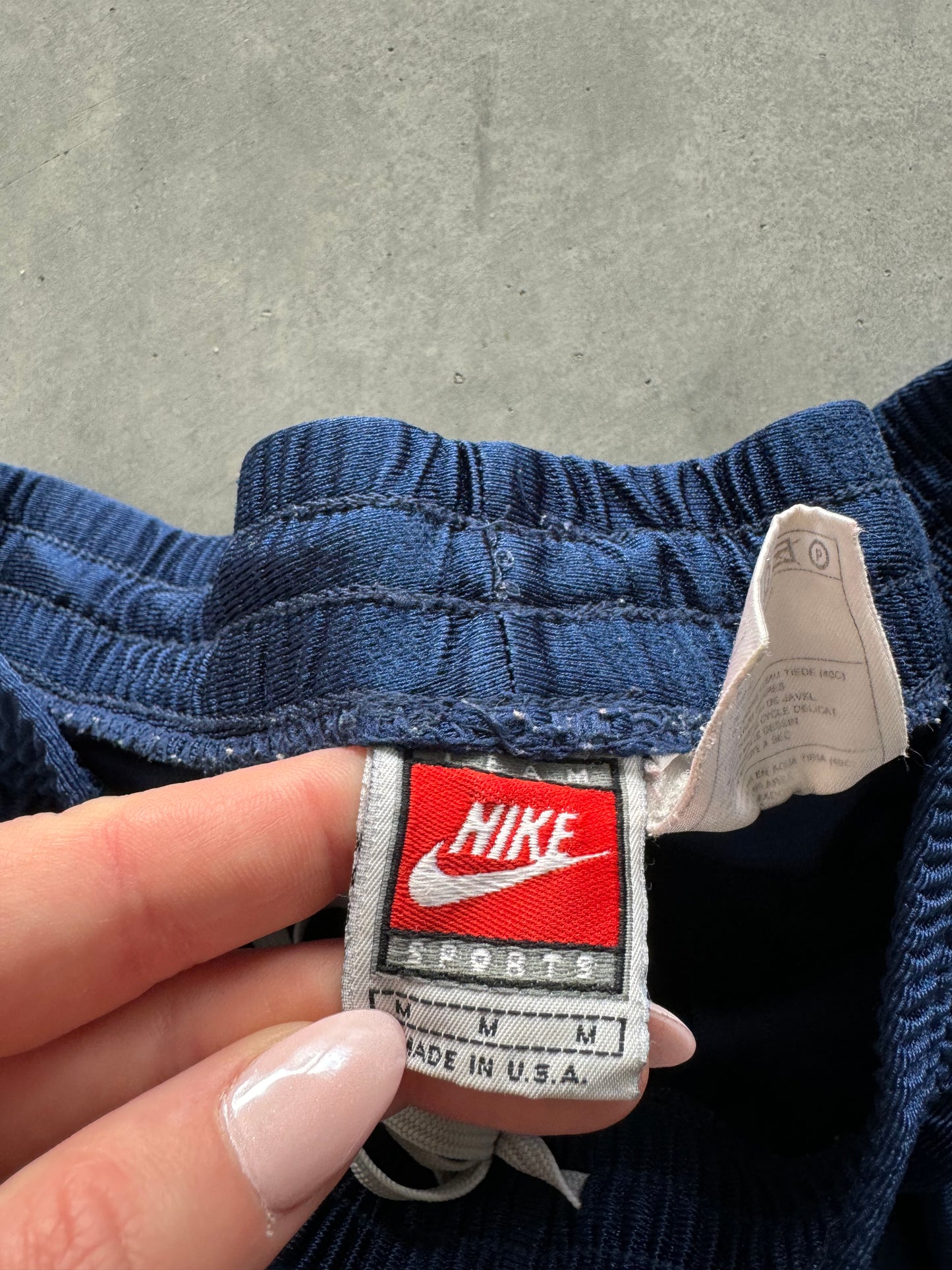Vintage 90s Nike Shorts - M