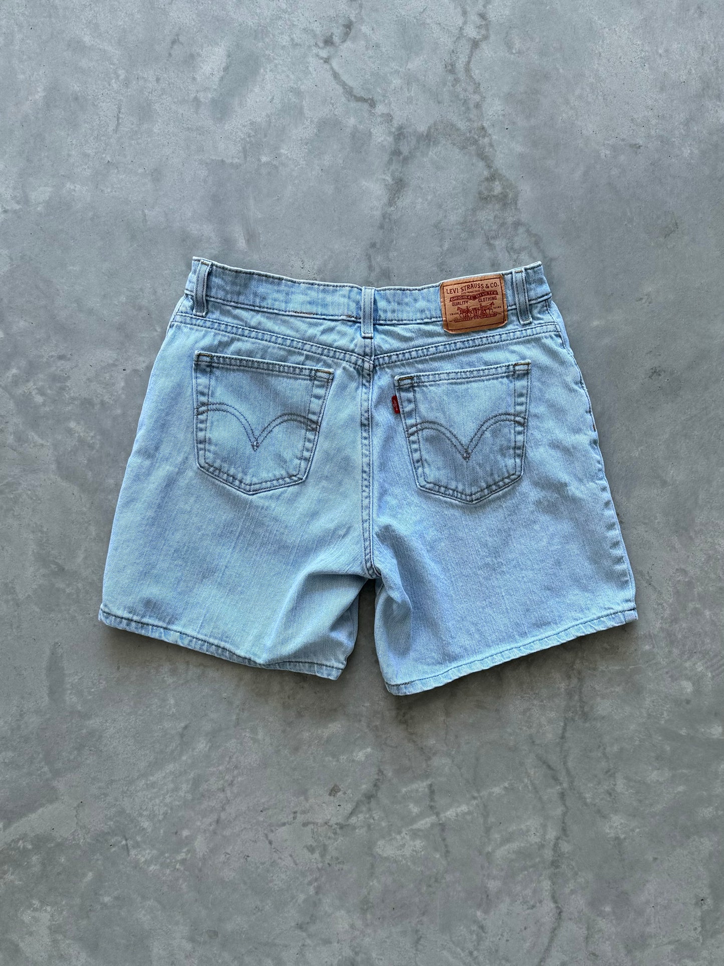 Levi’s Light Wash Denim Shorts - 32x6