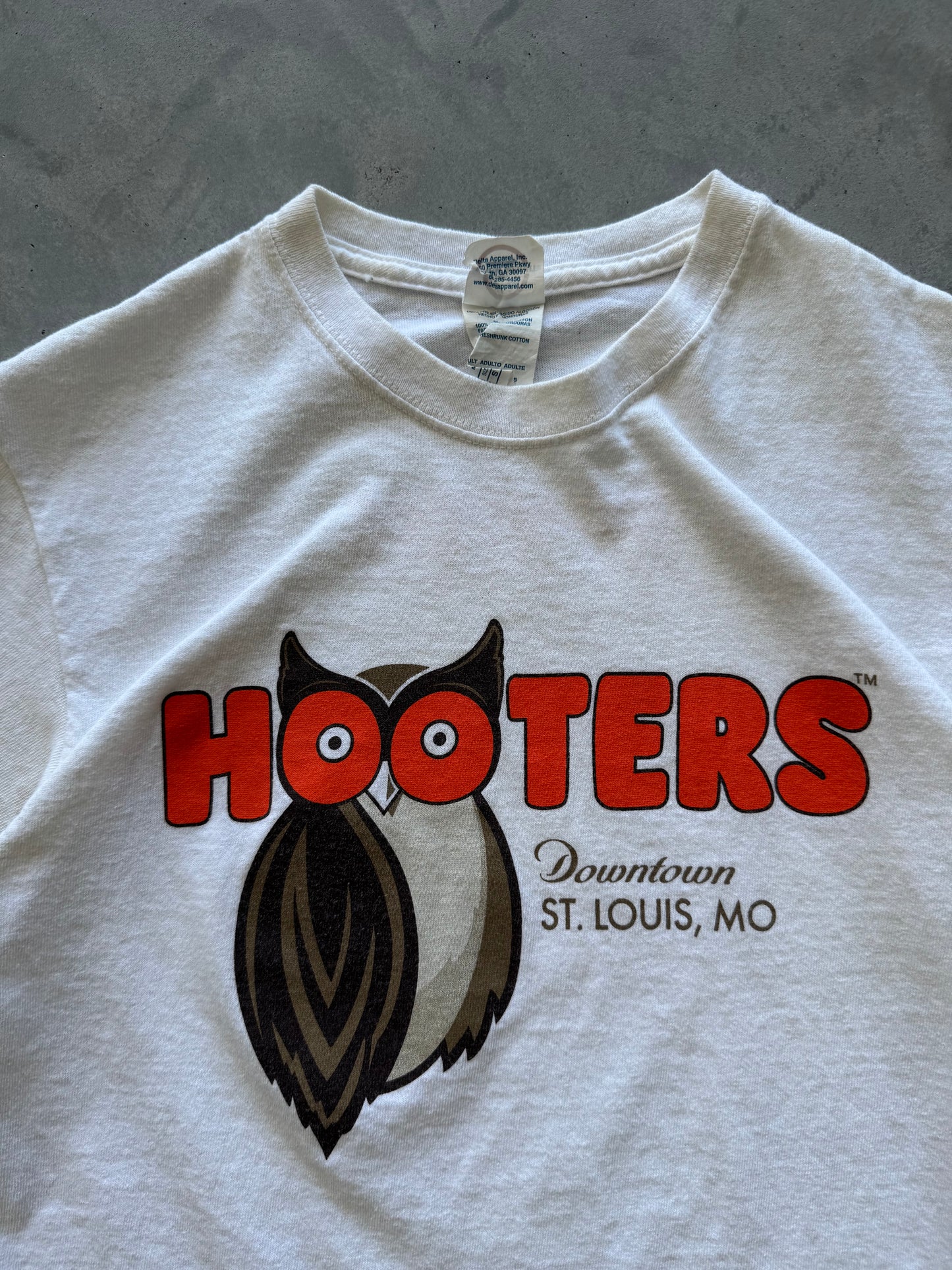 Hooters Tee - S