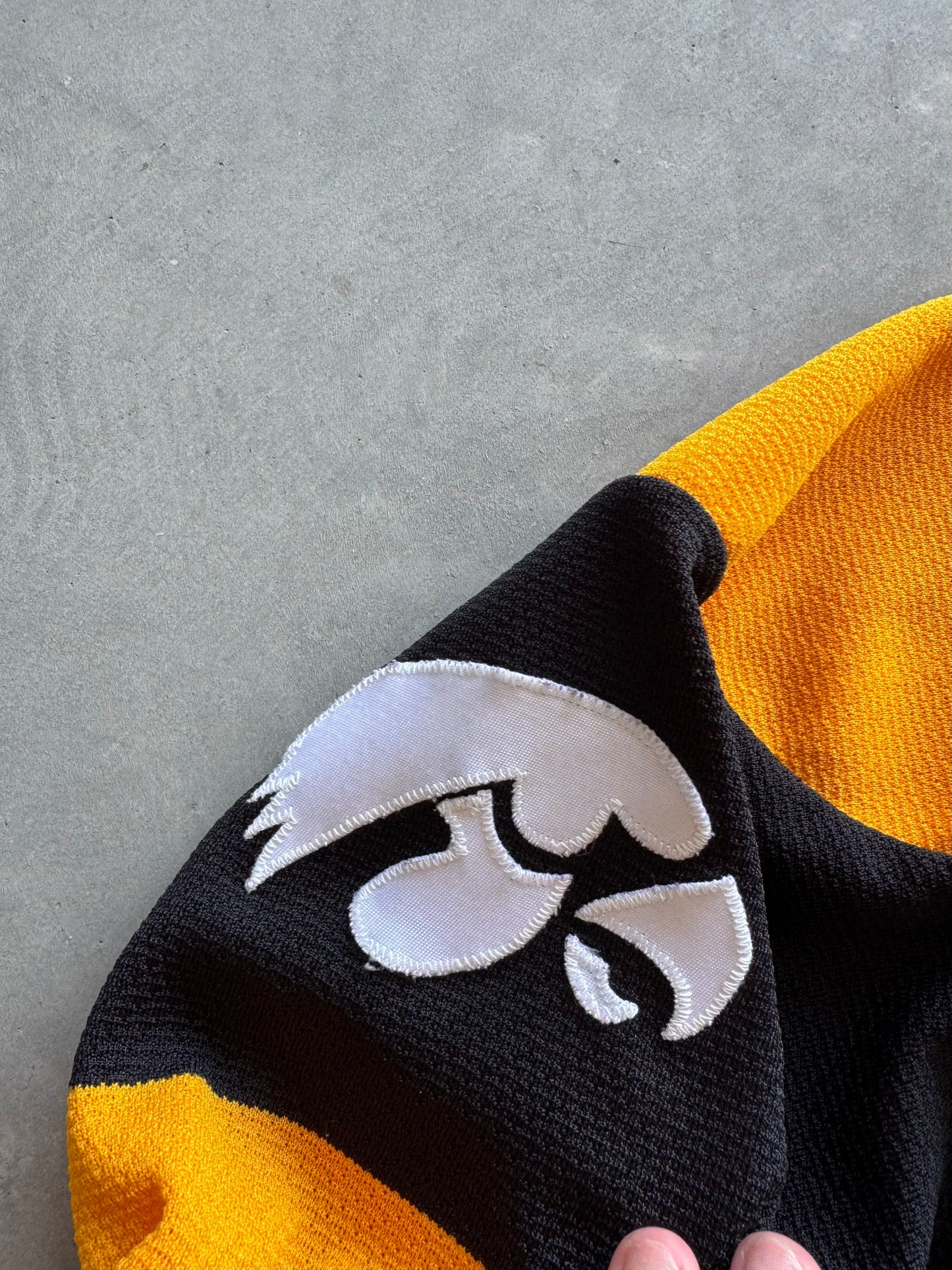 Vintage 80s/90s Iowa Hawkeyes Hockey Jersey - M