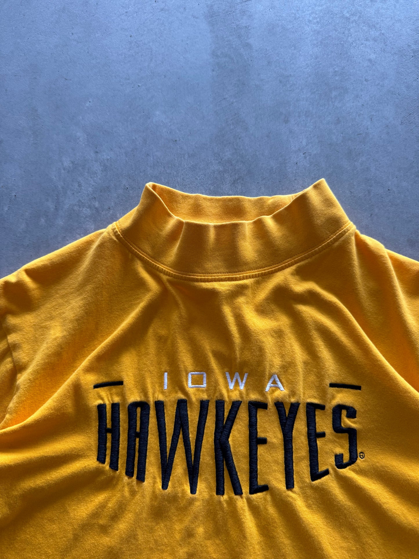 Vintage 90s Iowa Hawkeyes Slightly Cropped Long Sleeve - M