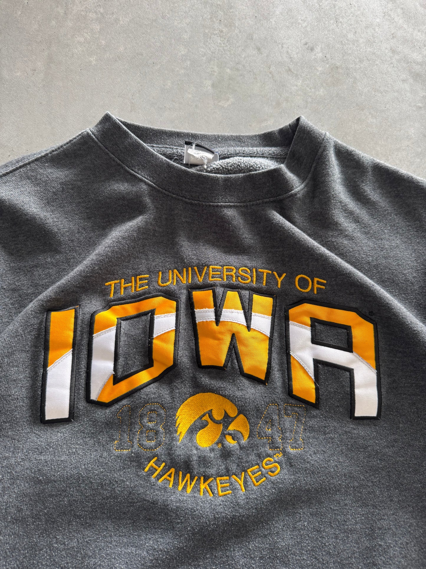 Vintage Iowa Hawkeyes Sweatshirt - L