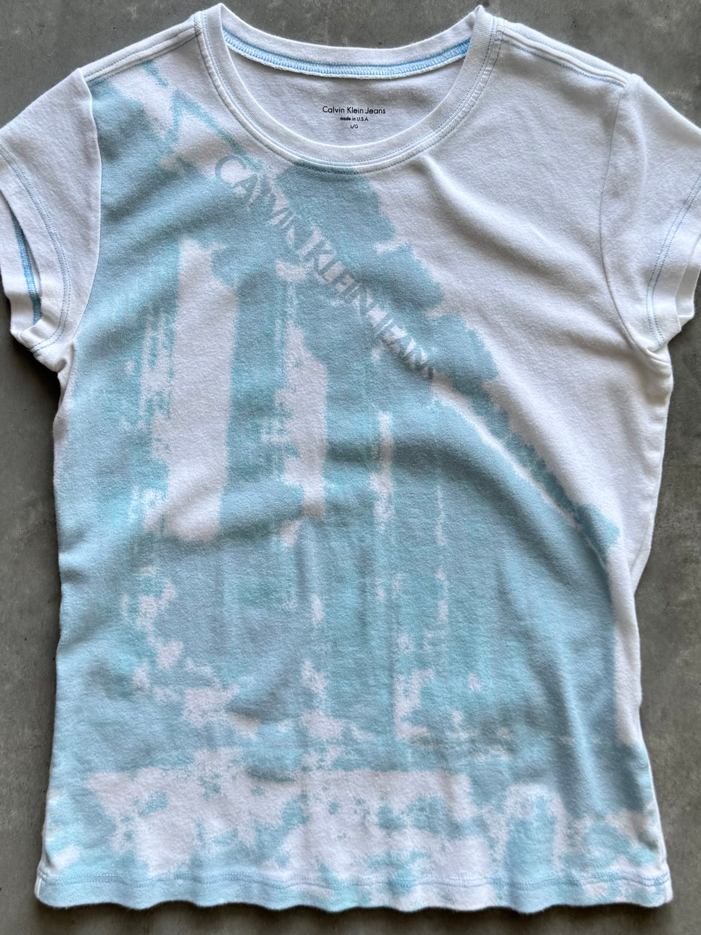 Vintage Calvin Klein Women’s Tee - L