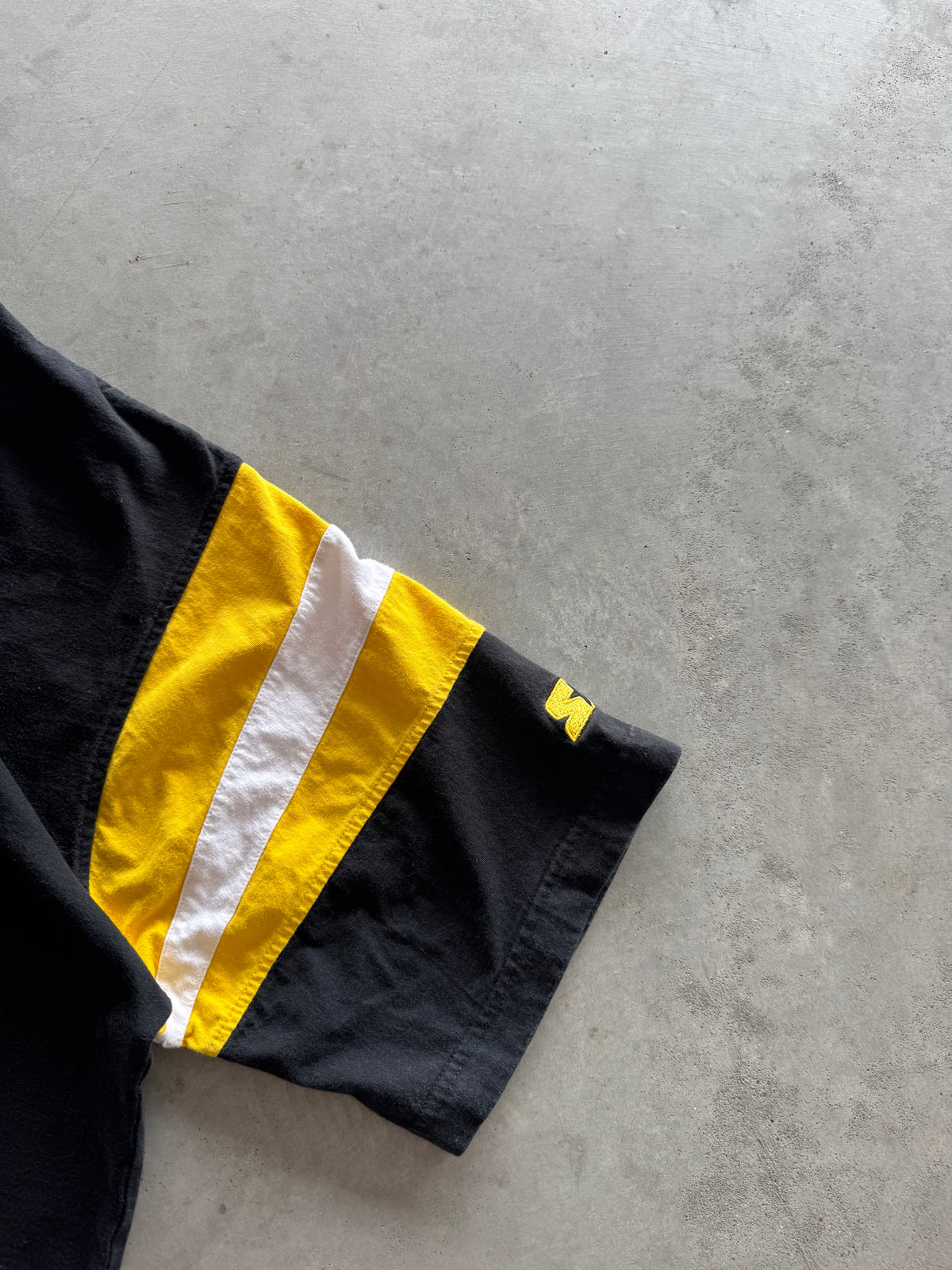Vintage 90s Starter Iowa Hawkeyes Tee - XL