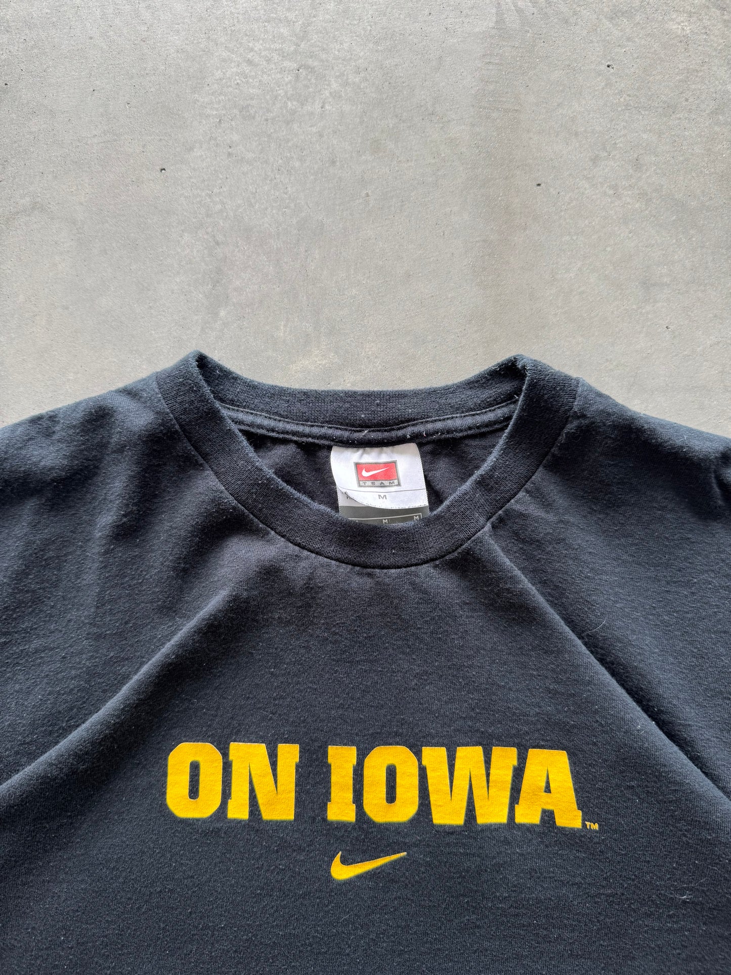 Vintage 90s Nike Iowa Hawkeyes Tee - M