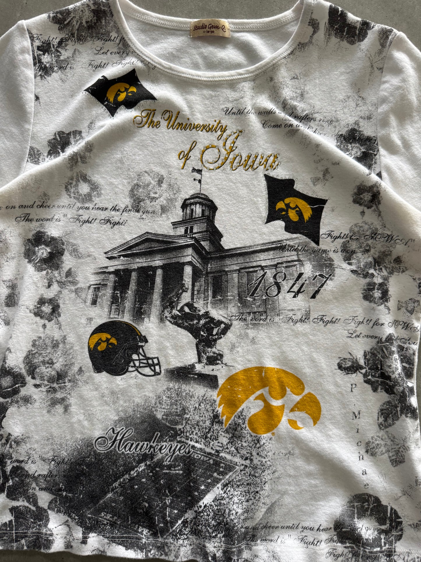 Vintage Iowa Hawkeyes Women’s Tee - XL