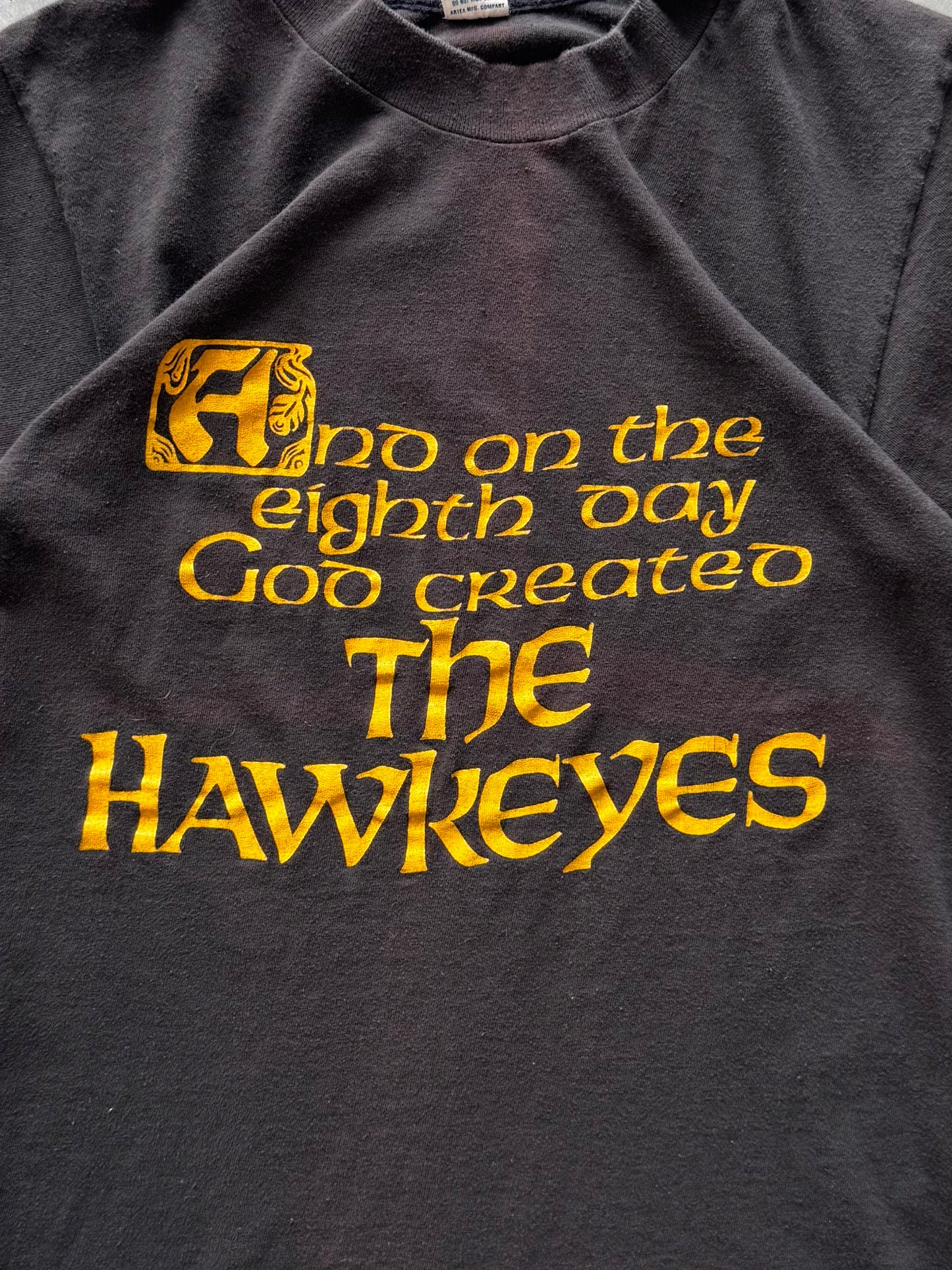 Vintage Iowa Hawkeyes Graphic Tee - S