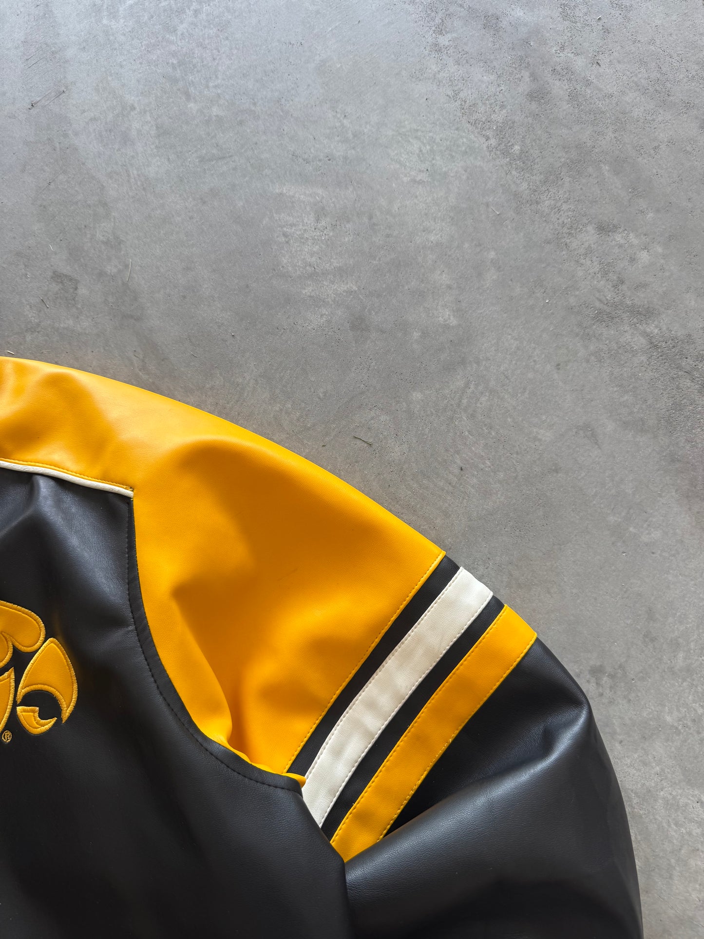Vintage Iowa Hawkeyes Leather Jacket - XL
