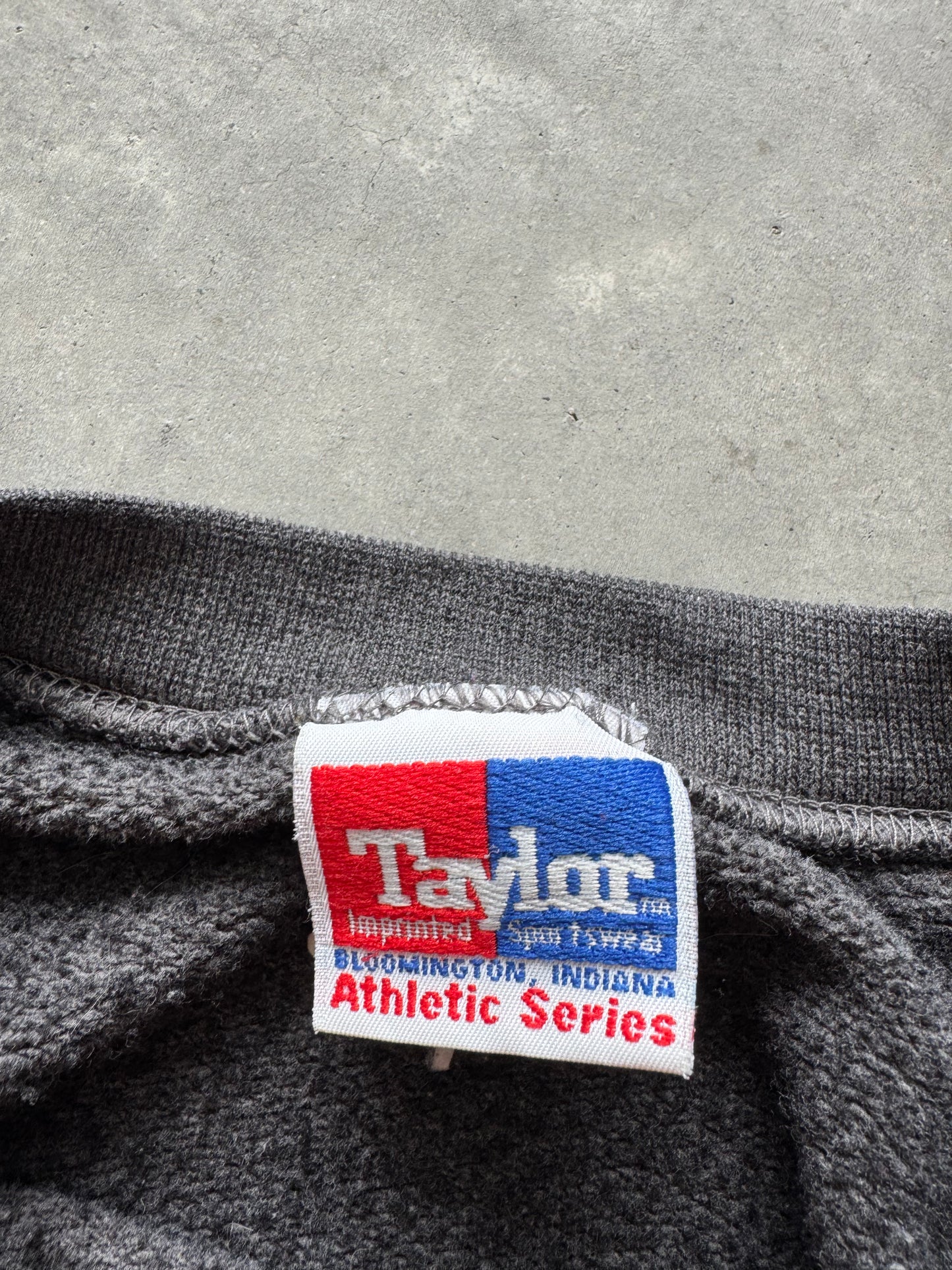 Vintage Iowa Hawkeyes Sweatshirt - L