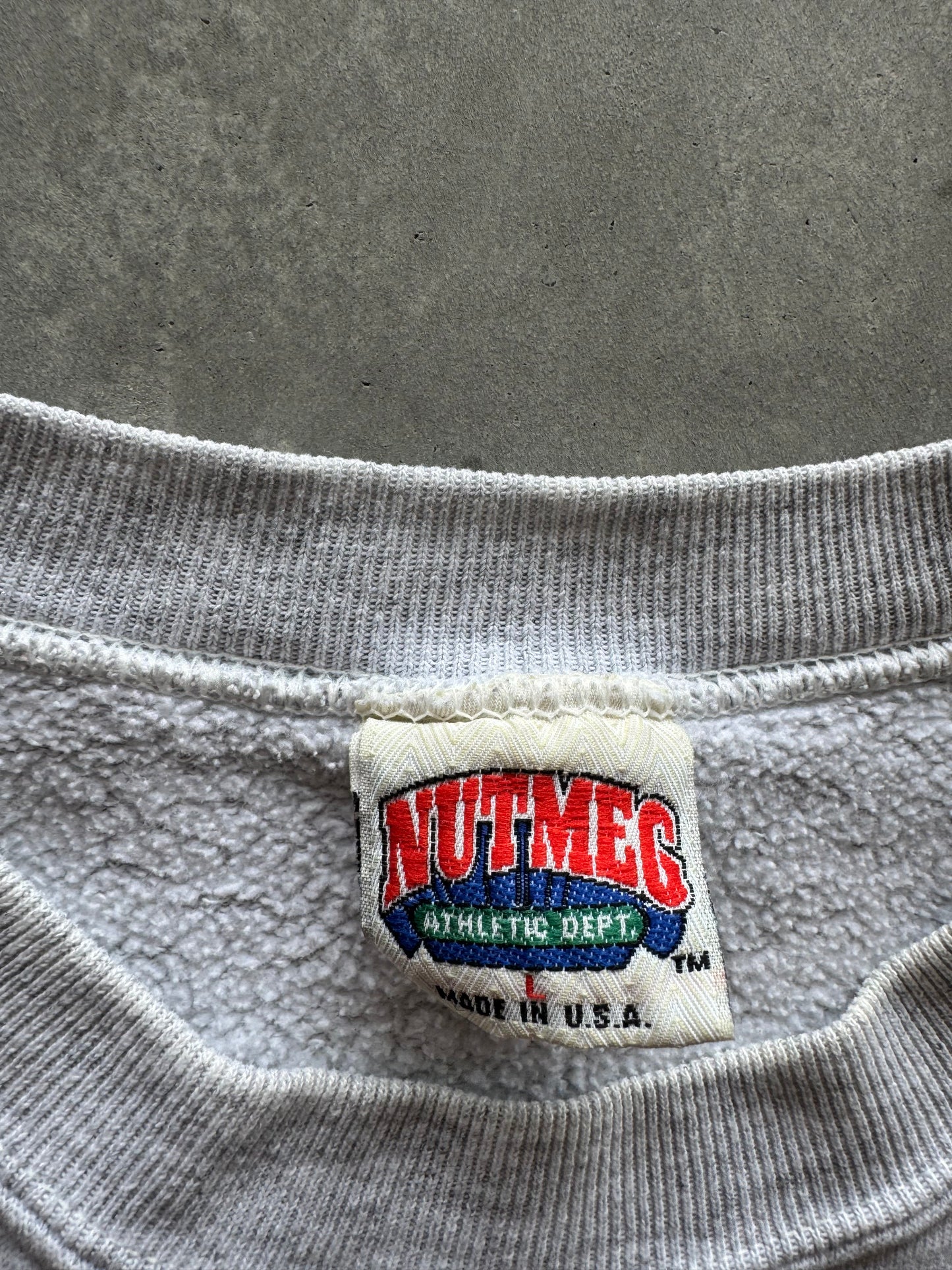 Vintage 90s Nutmeg Iowa Hawkeyes Sweatshirt - L