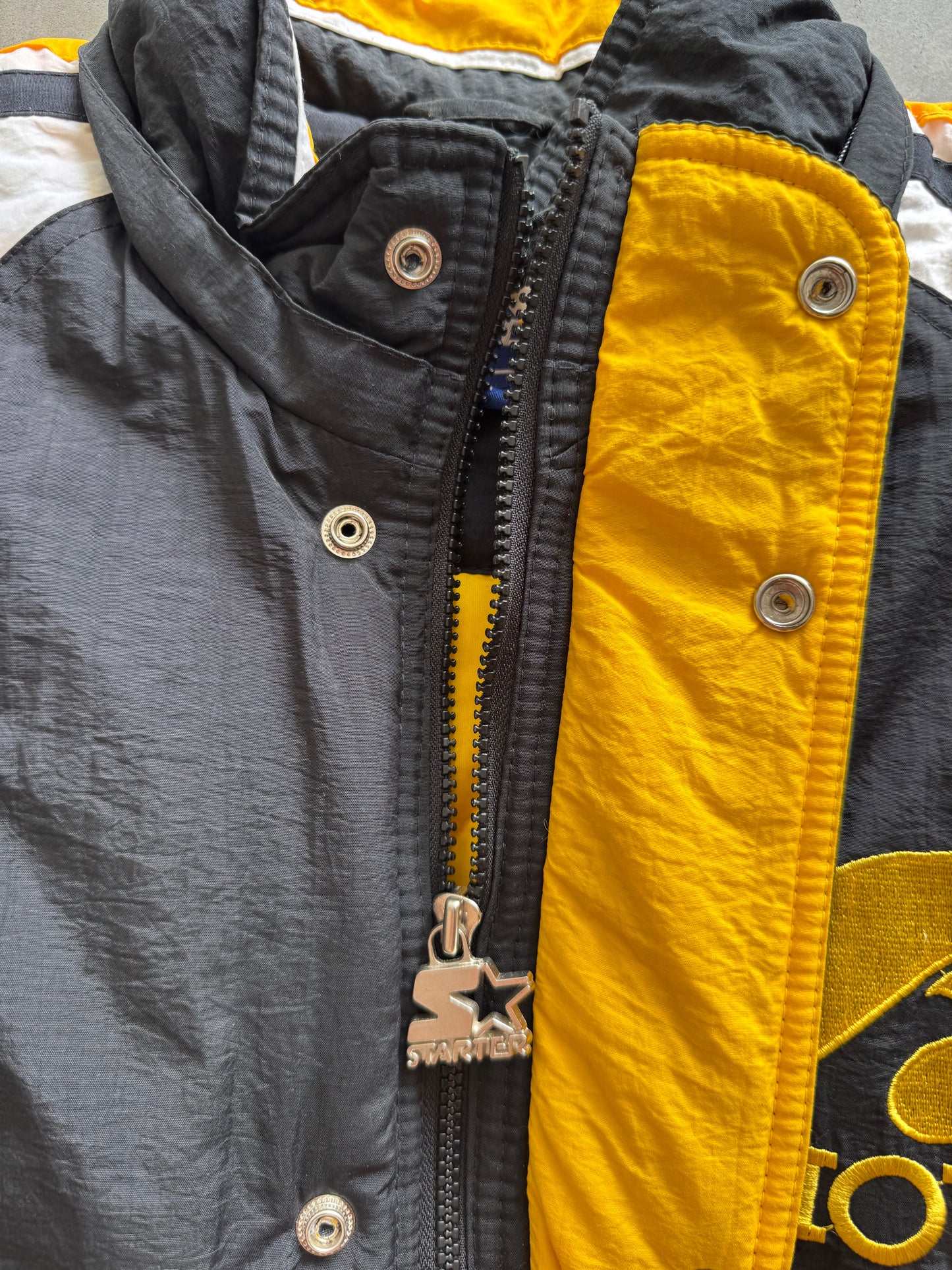 Vintage 90s Starter Iowa Hawkeyes Coat - M