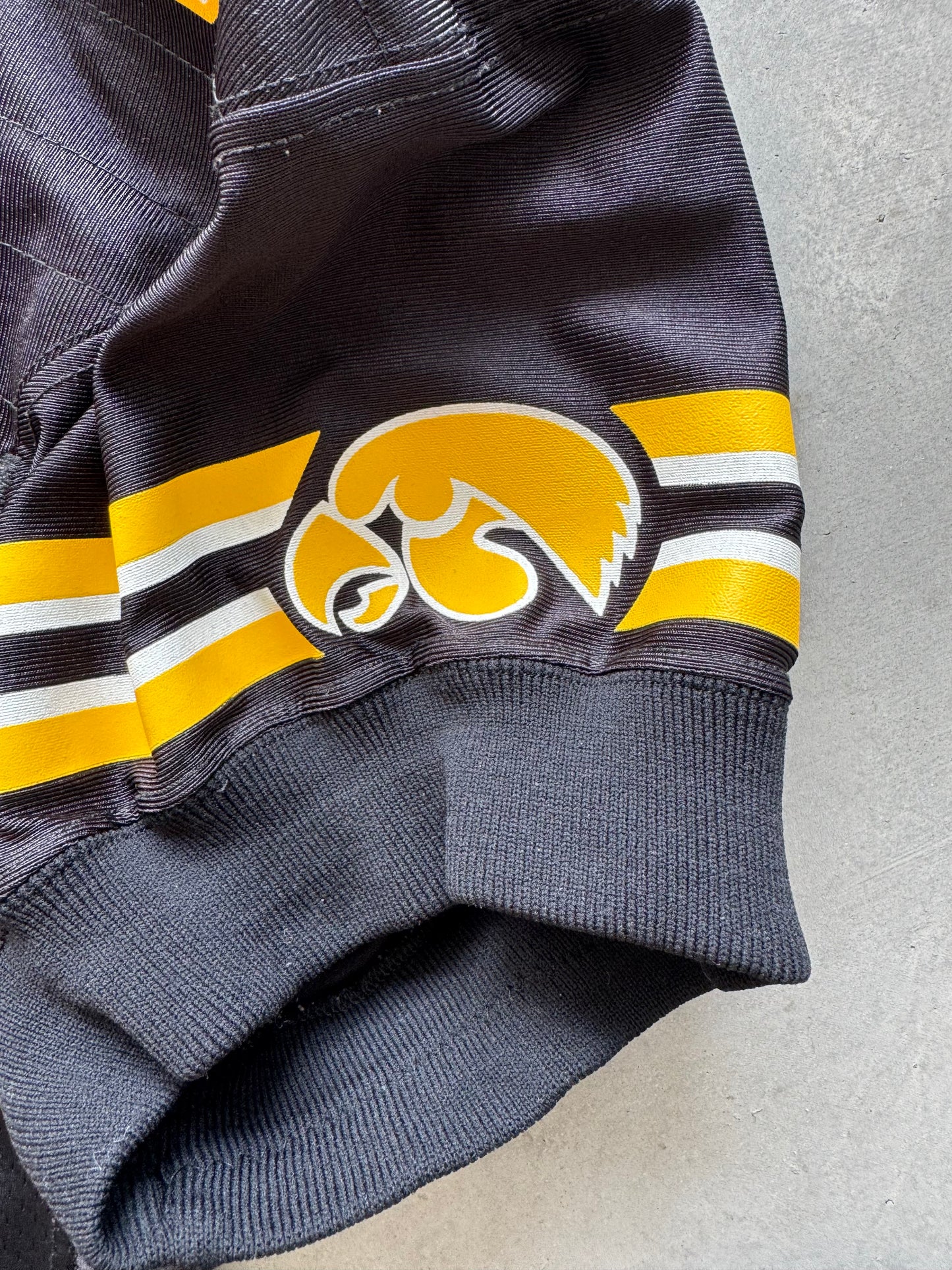 Vintage 90s Iowa Hawkeyes Cropped Reebok Jersey - XL