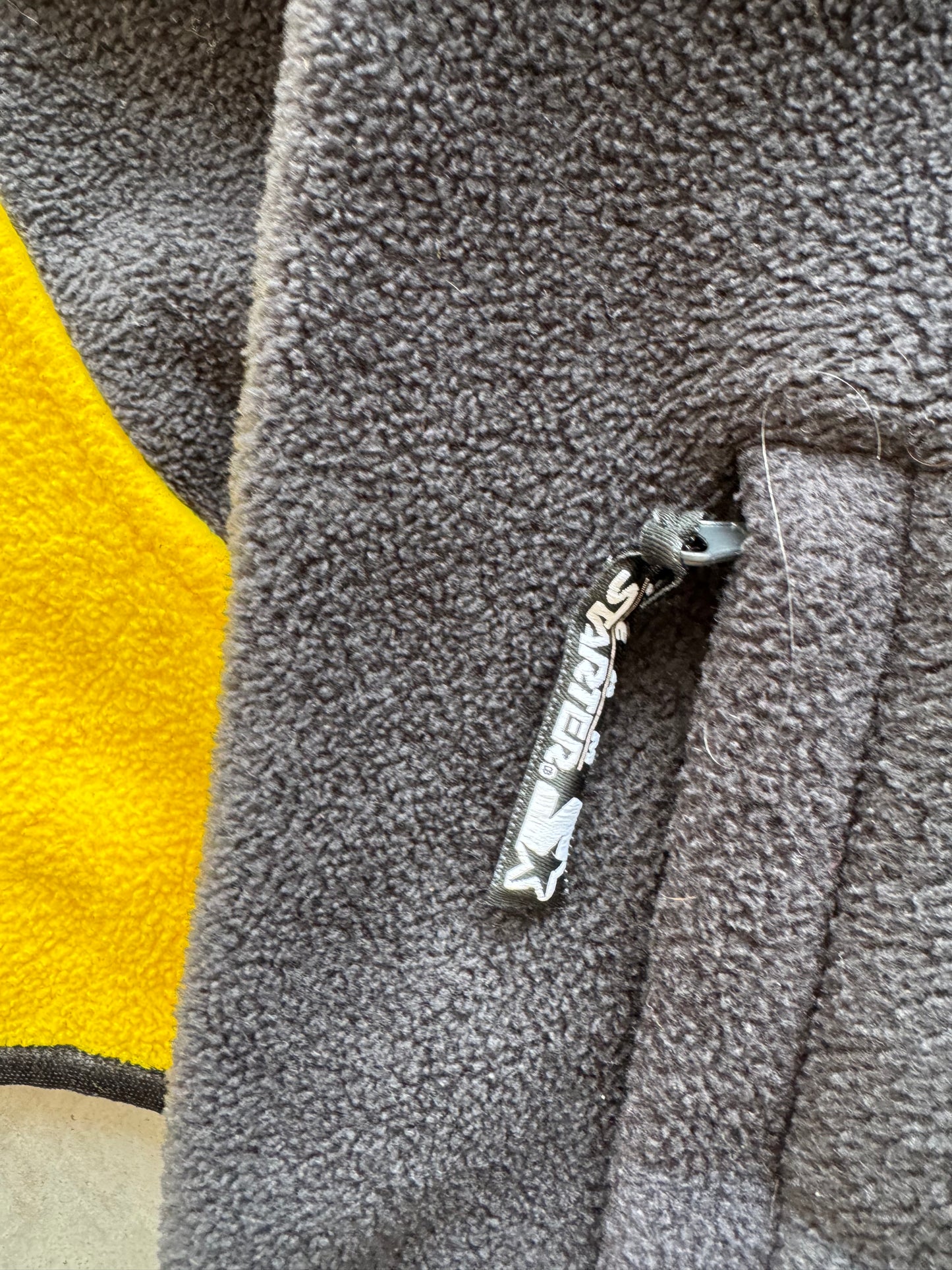Vintage Iowa Hawkeyes Fleece Sweatshirt - L