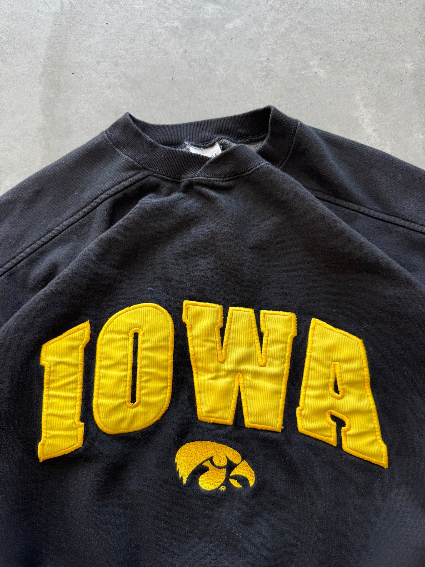 Vintage Iowa Hawkeyes Sweatshirt - M