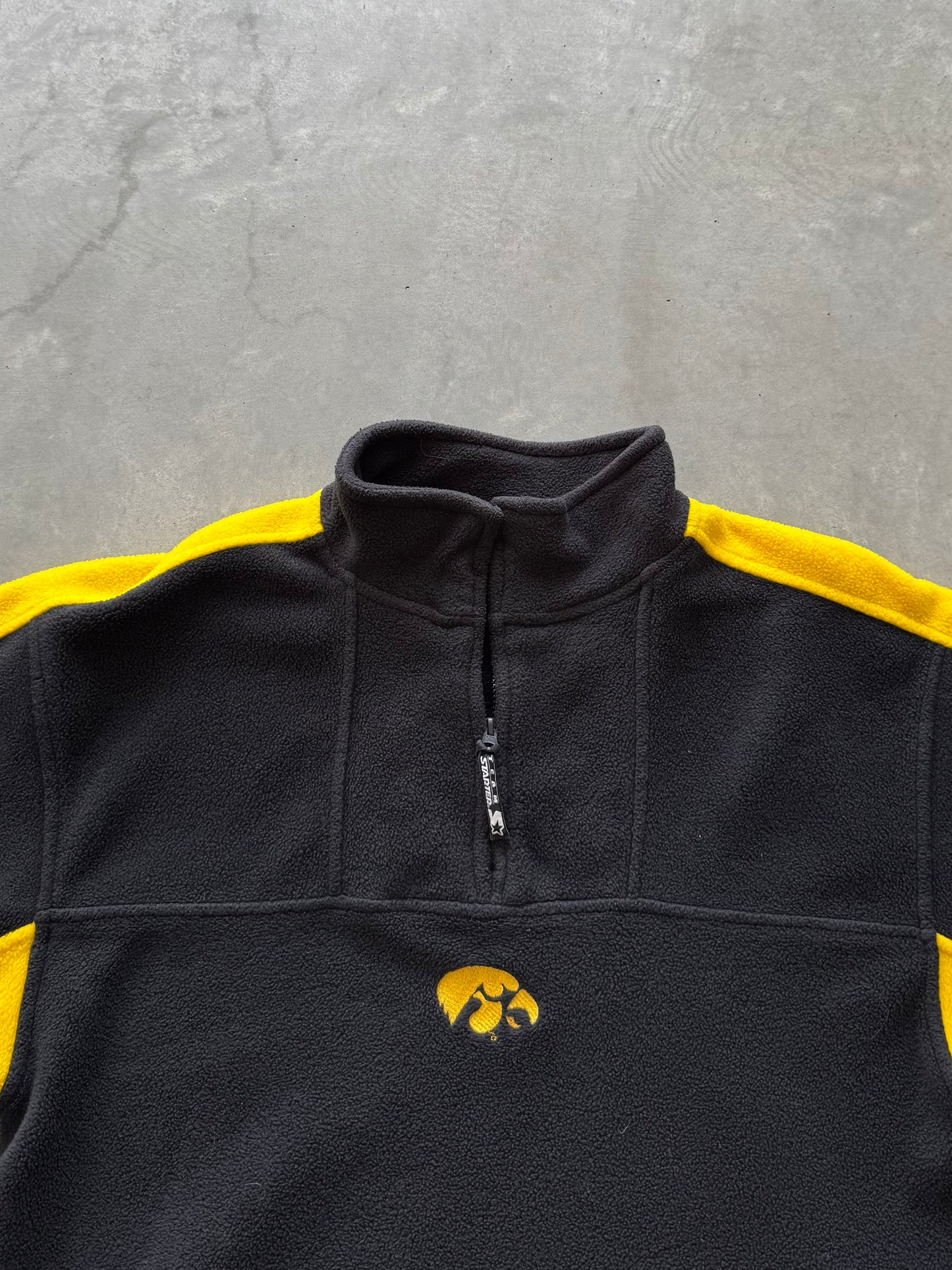 Vintage Iowa Hawkeyes Fleece Sweatshirt - L