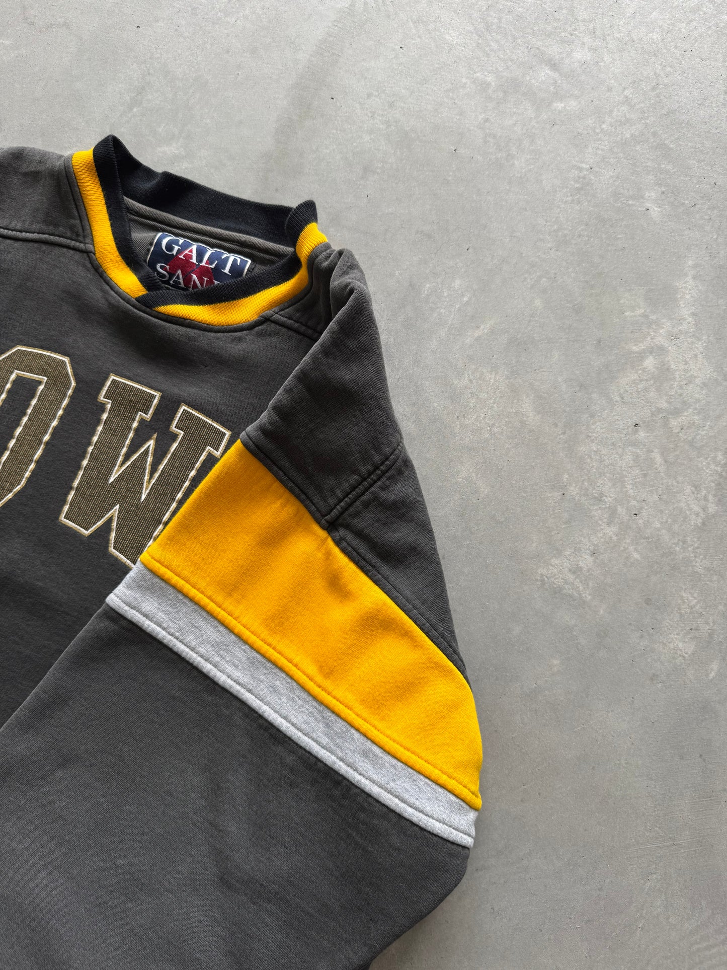 Vintage 90s Iowa Hawkeyes Sweatshirt - L
