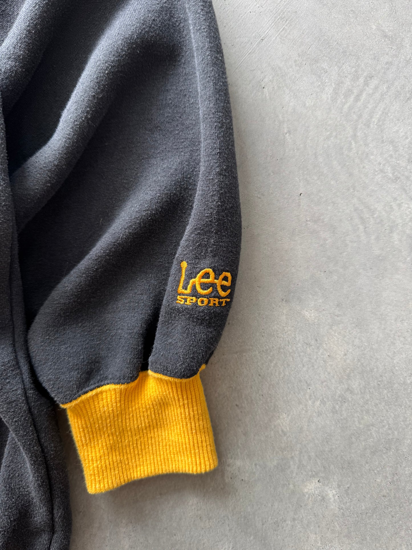 Vintage Iowa Hawkeyes Lee Sport Sweatshirt - XL