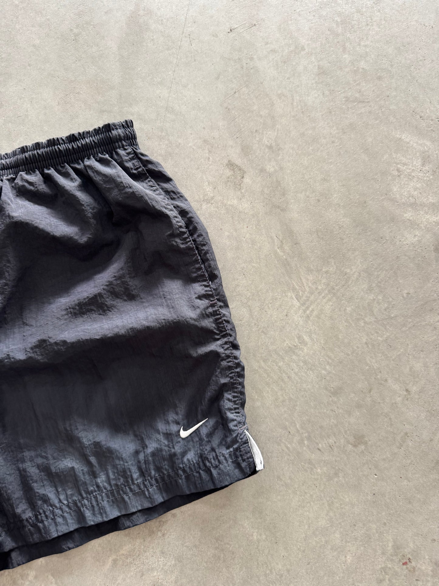 Vintage 00s Nike Track Shorts - S